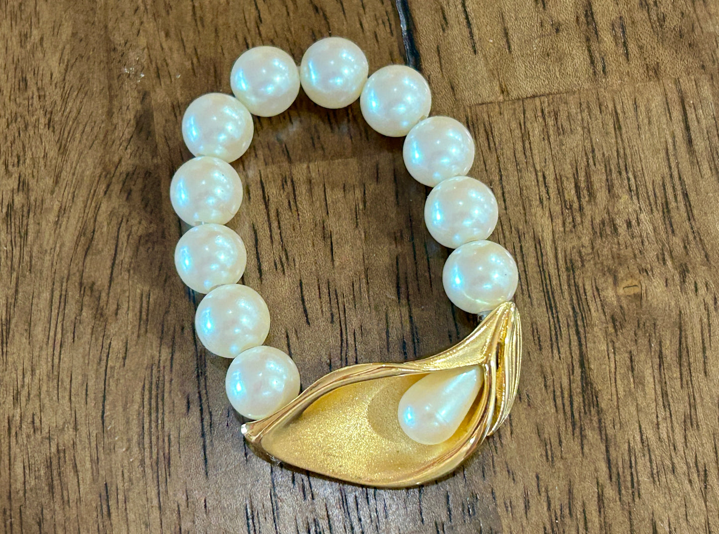 Vintage Faux Pearl Stretch Calla Lily Flower Signed Richelieu Bracelet
