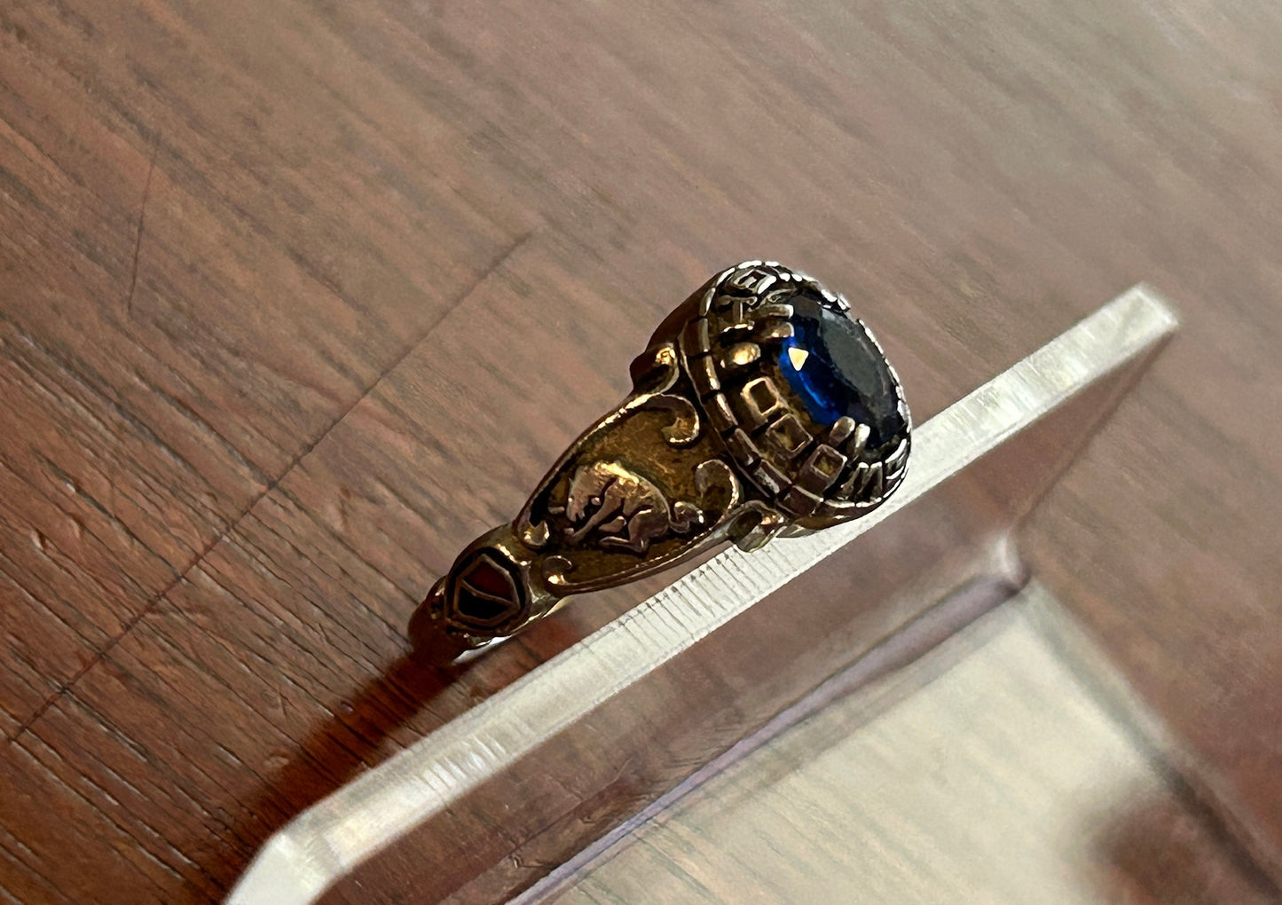 1982 R John Valadium Womans Class Ring Sz 6 Blue Stone
