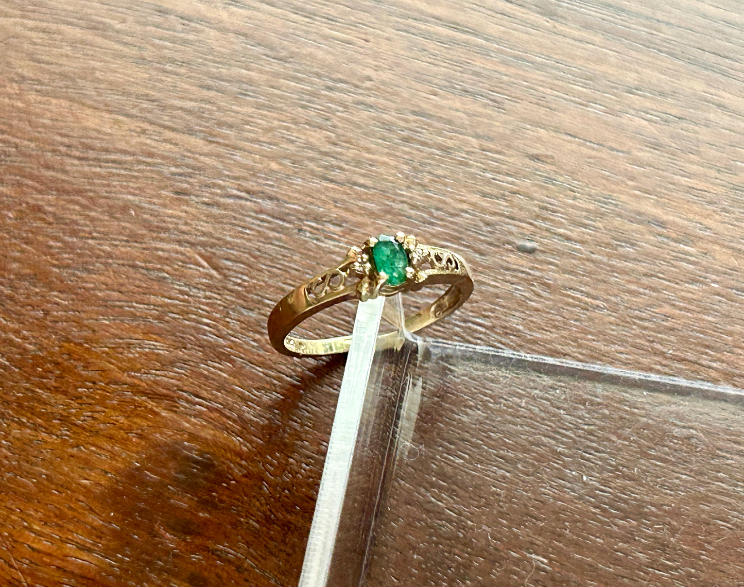 10k Yellow Gold Emerald Diamond Accent Scroll Work Ring Sz 5.75