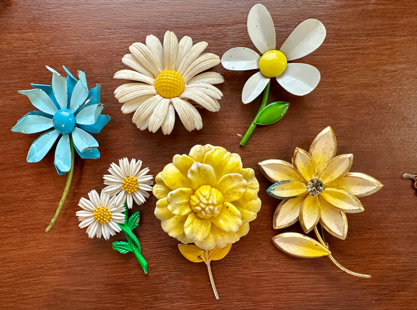 Vintage LARGE Enamel Plastic Hippy Bright Colors Flower Brooch Pin Lot Daisy