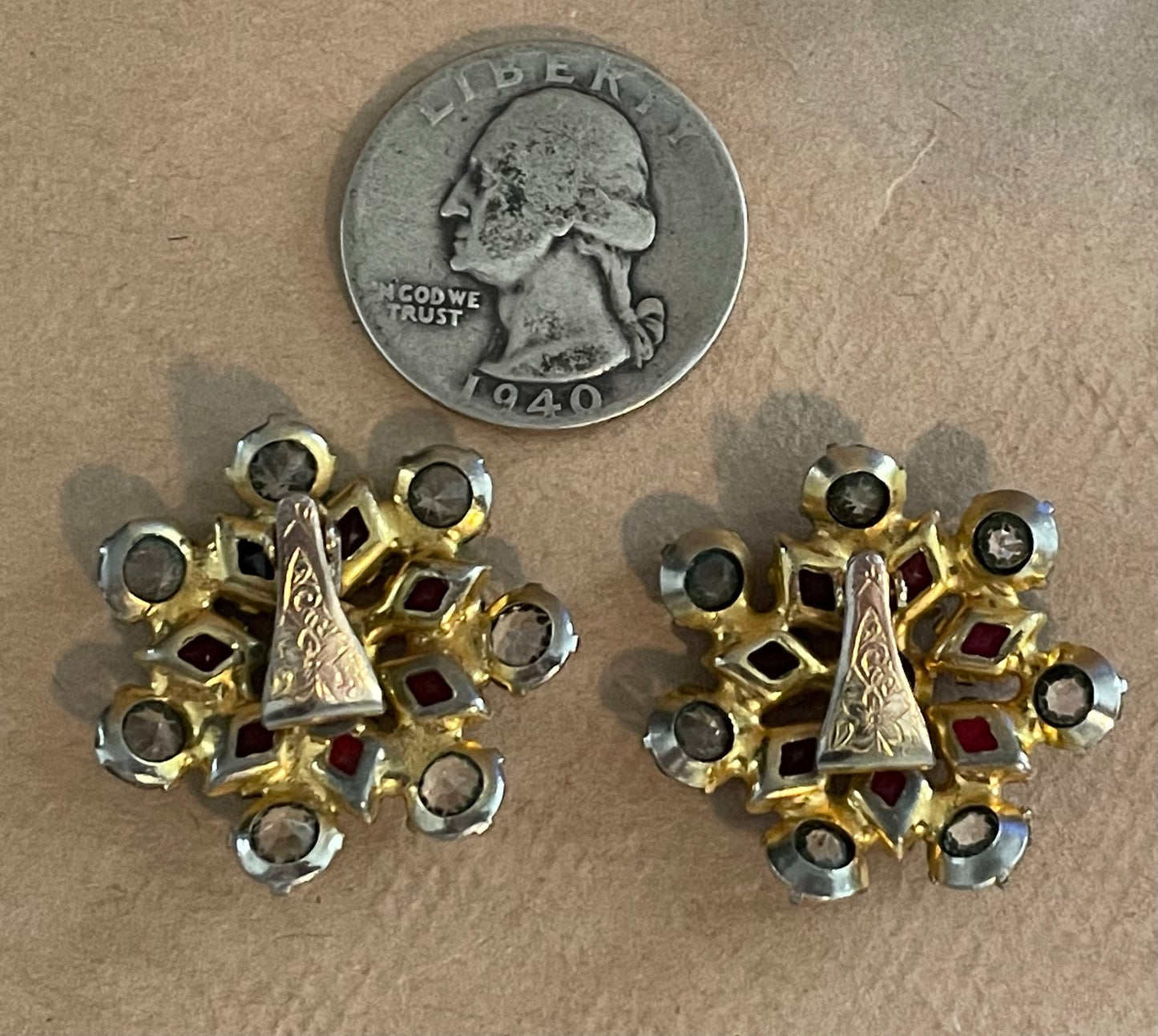 Vintage Starburst Red White Rhinestone Gold Tone Clip on Earrings