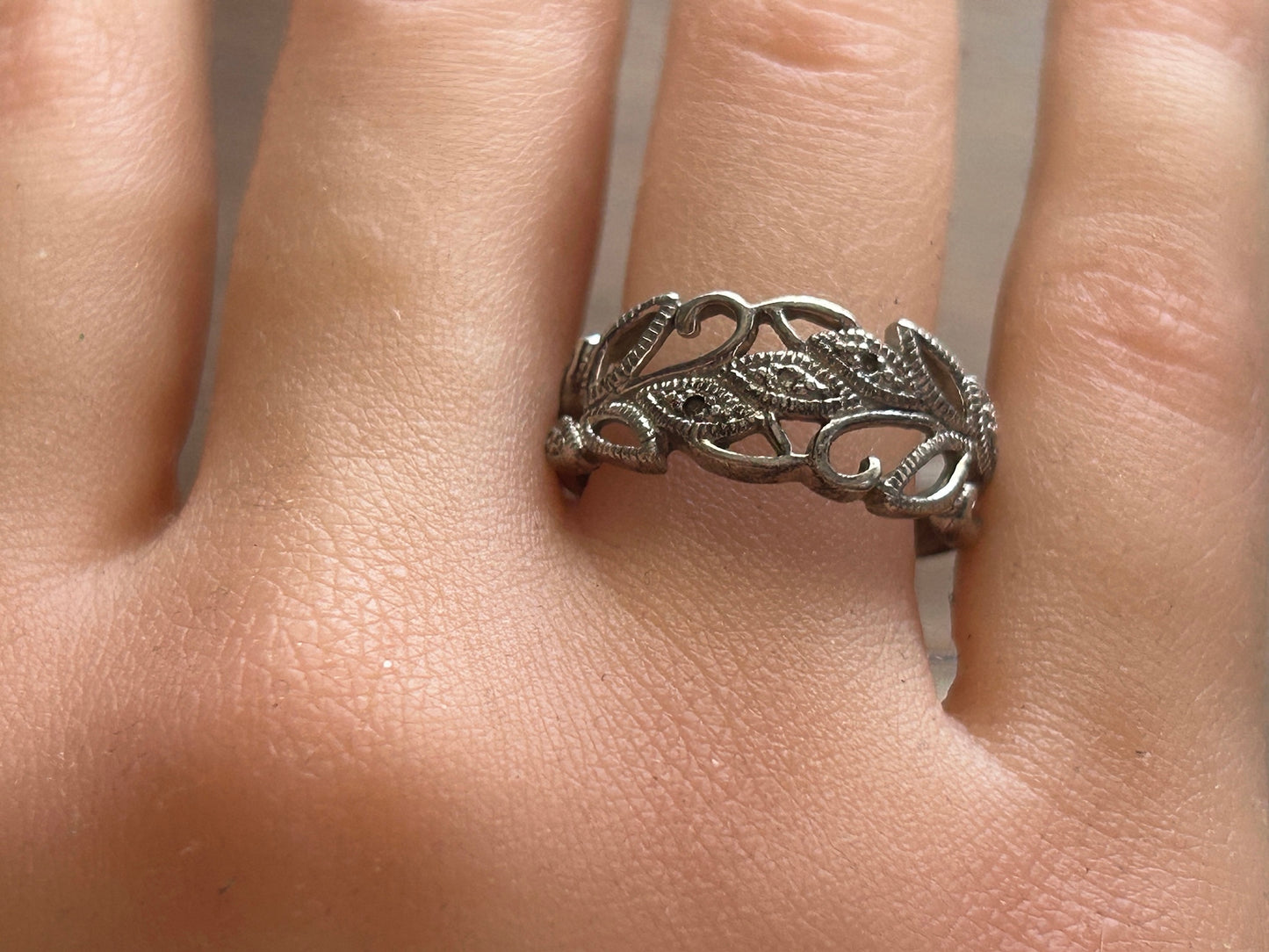 Signed RJ Sterling Silver 925 Diamond Accent Open Work Leaf Ring Band Sz 9