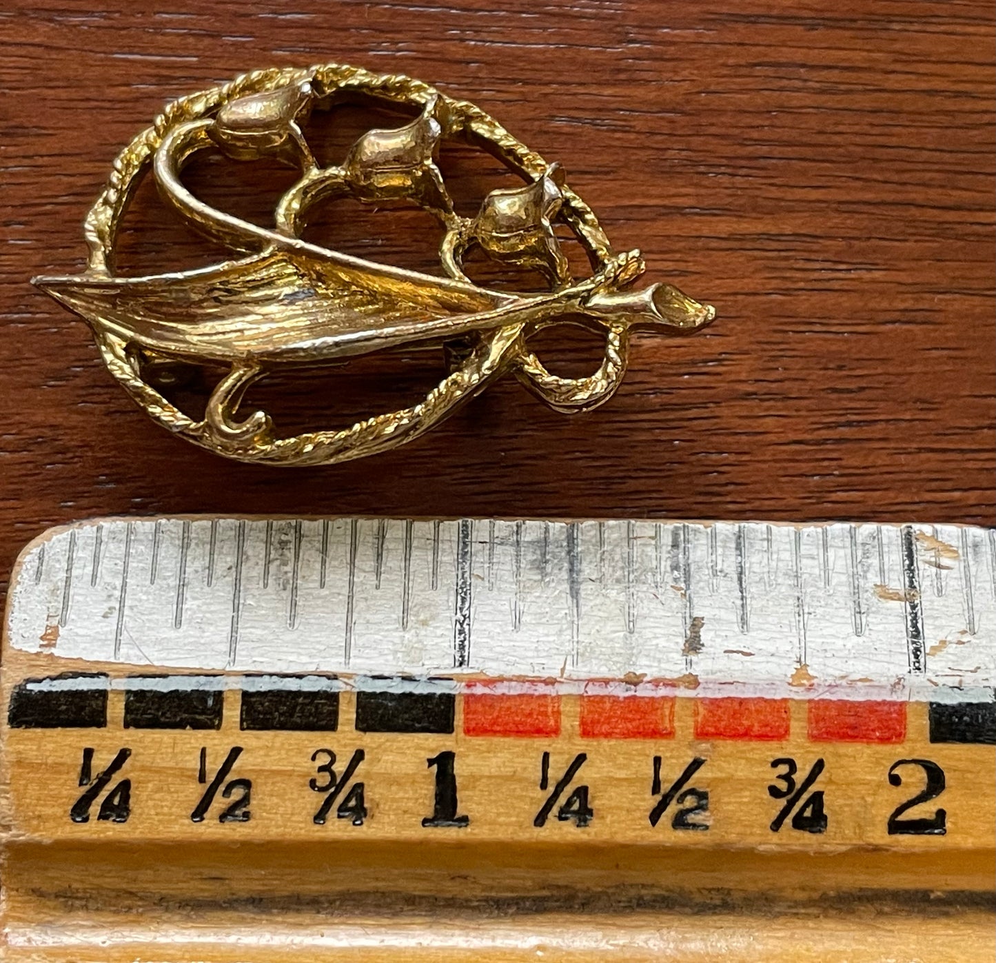 Vintage Gold Tone Leaf Brooch Pin