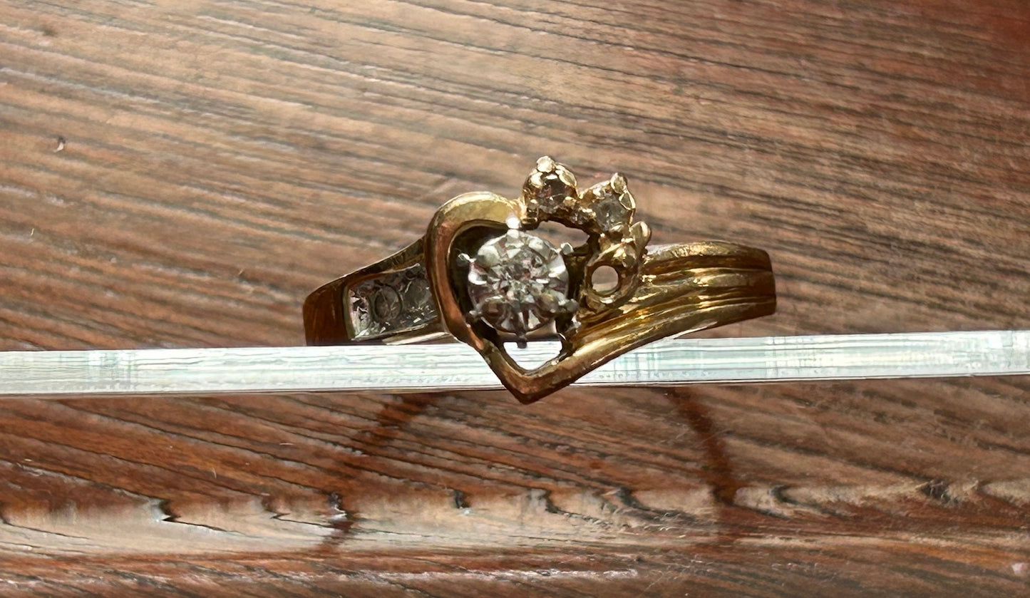 10k Yellow Gold Heart Diamond Accent Ring Sz 8 MISSING DIAMOND