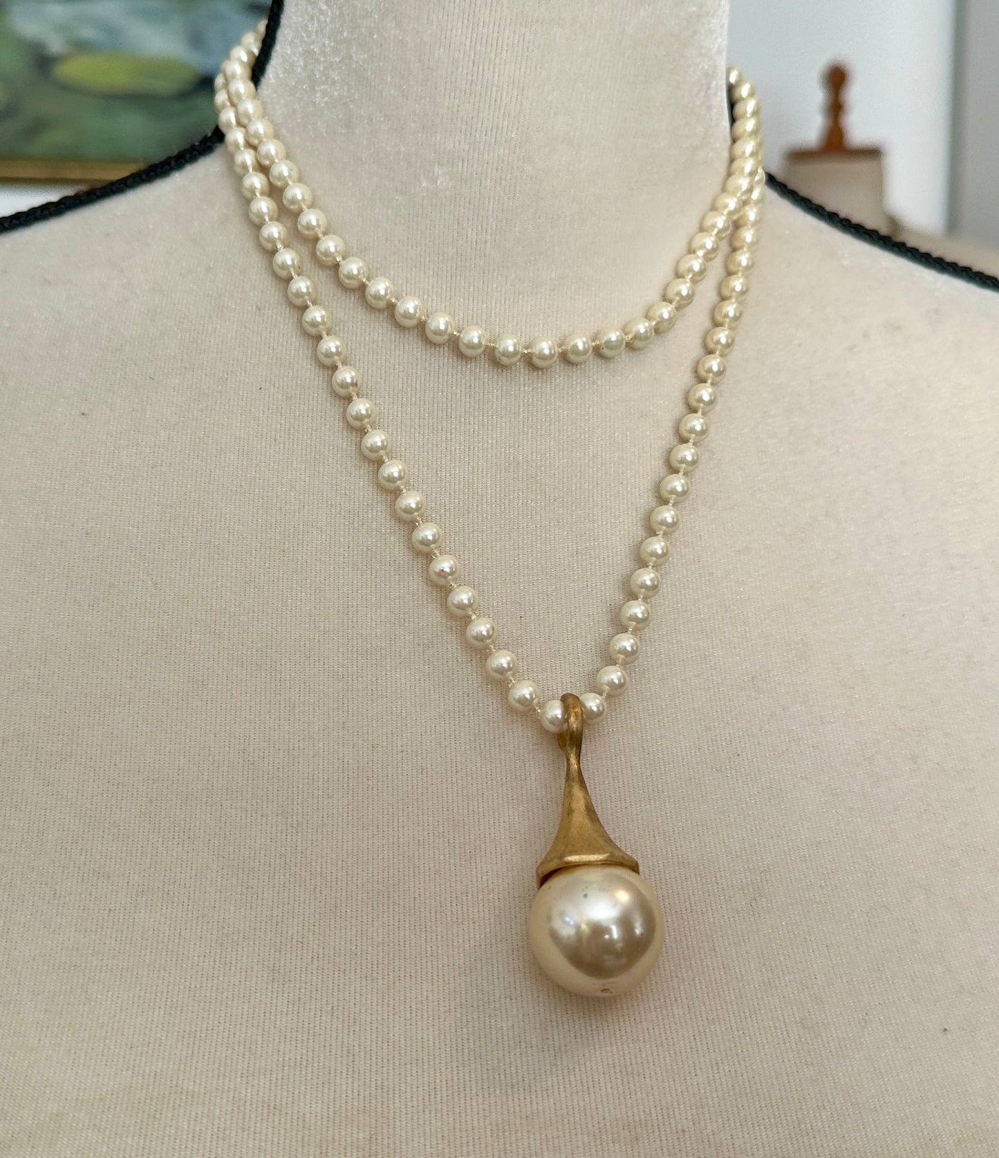 Express Vintage Style Faux Pearl Pendant Necklace Drop Earrings Gold Tone Set