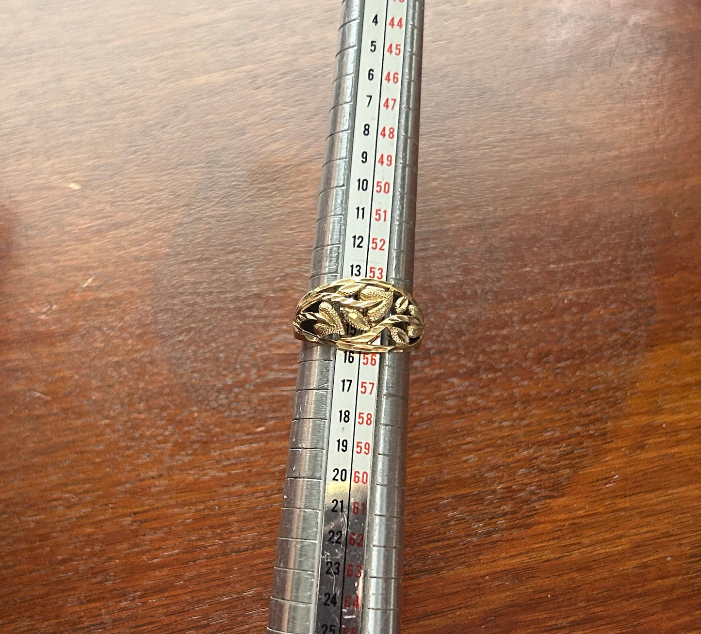 10k Yellow Gold Open Work Floral Motif Cocktail Ring Band Sz 7