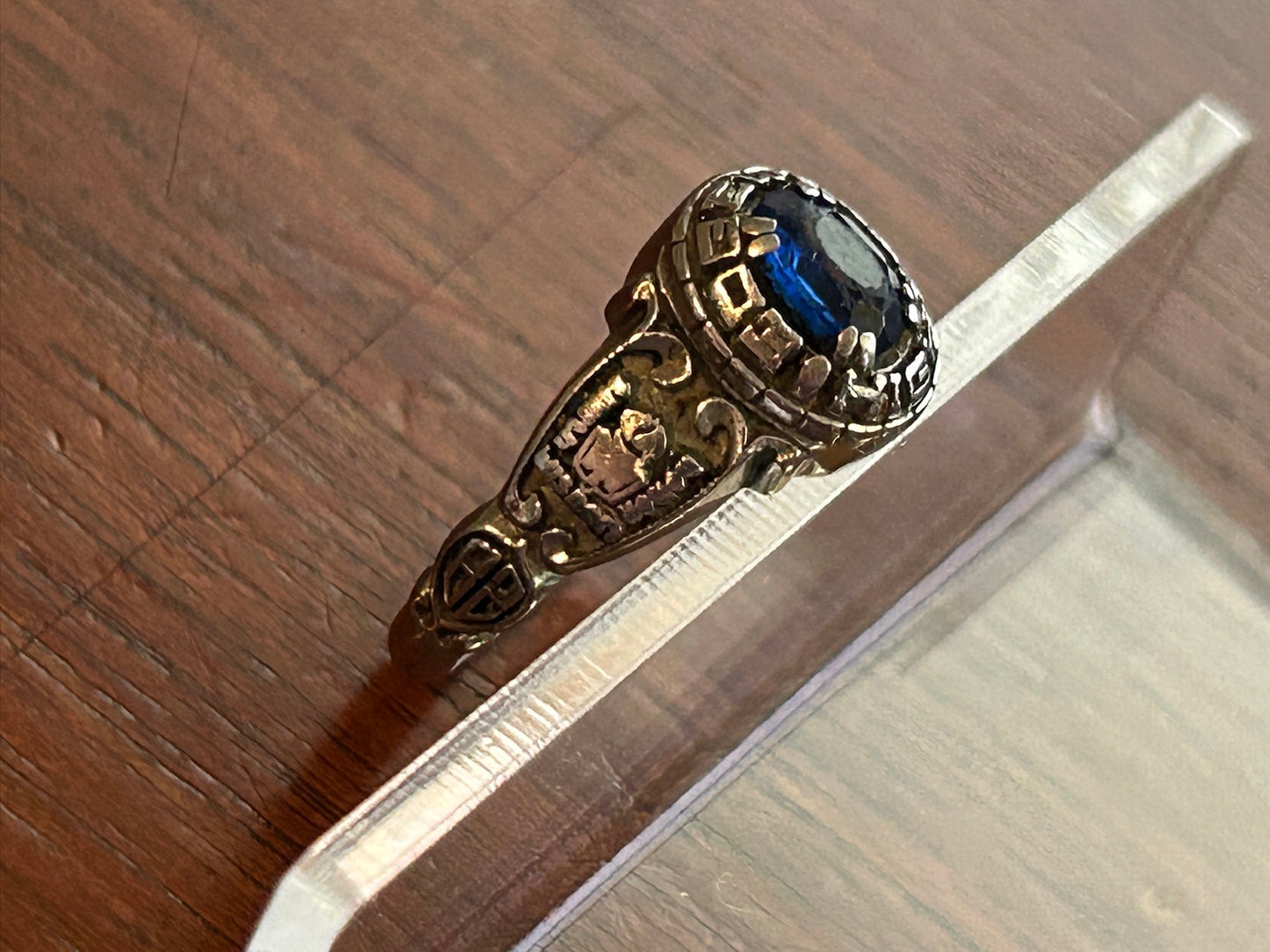 1982 R John Valadium Womans Class Ring Sz 6 Blue Stone