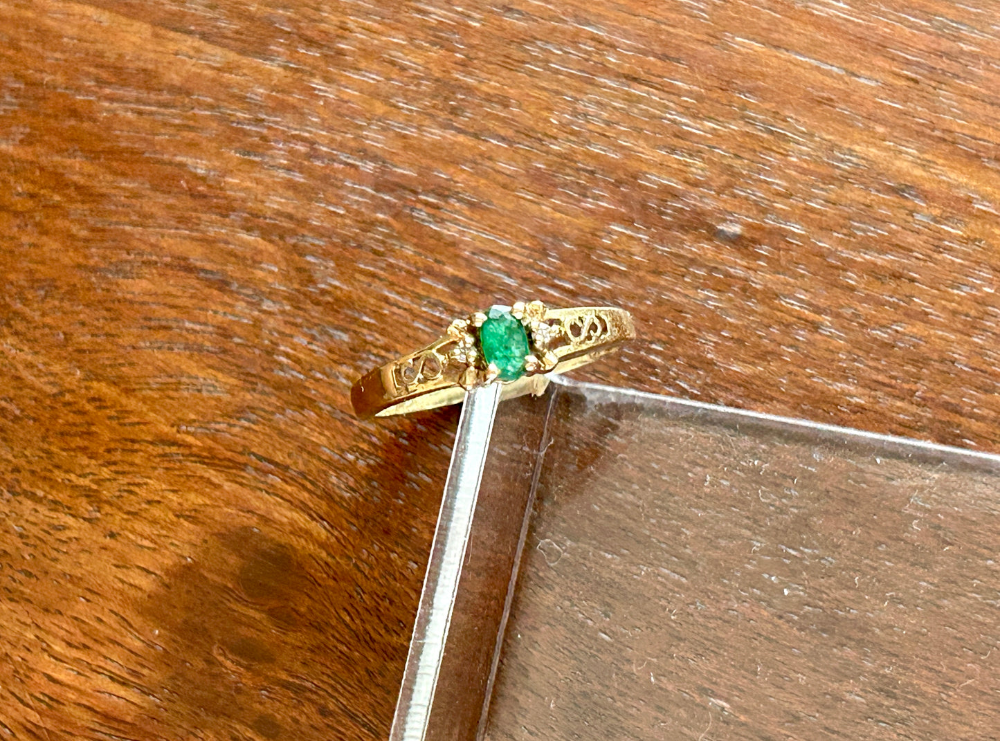 10k Yellow Gold Emerald Diamond Accent Scroll Work Ring Sz 5.75