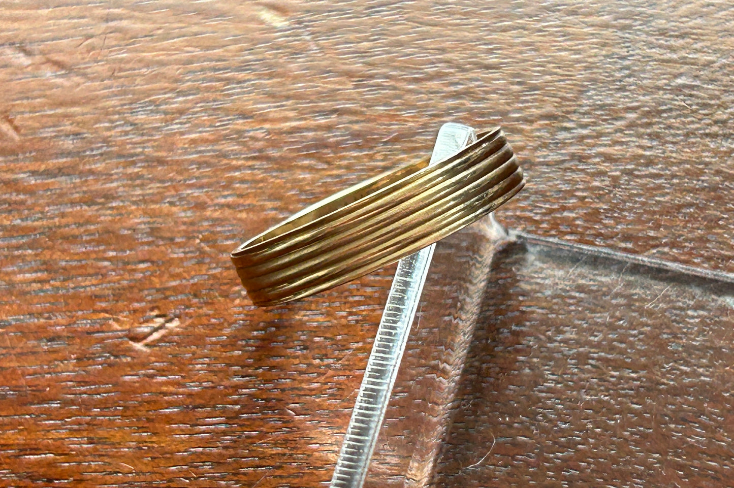 Vintage Mens 10k Yellow Gold Ribbed Band Ring Sz 10.25 Weighs 2.3g