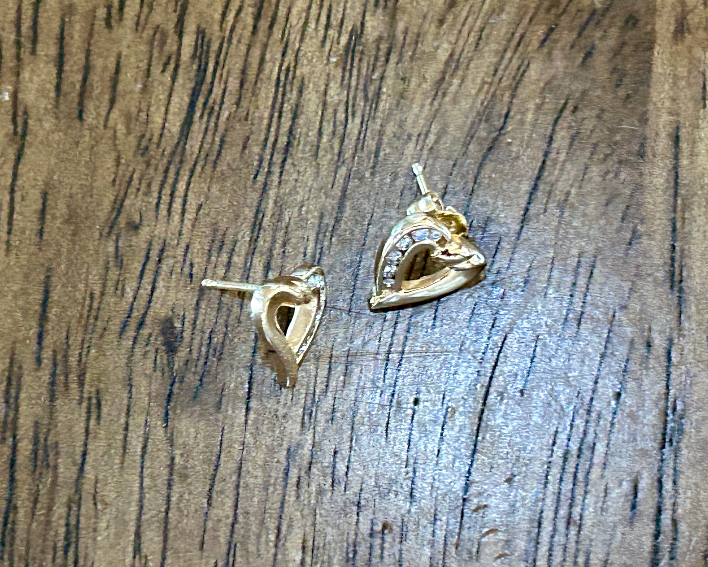 14k Yellow Gold Channel Set .20ctw Diamond Open Heart Stud Pierced Earrings