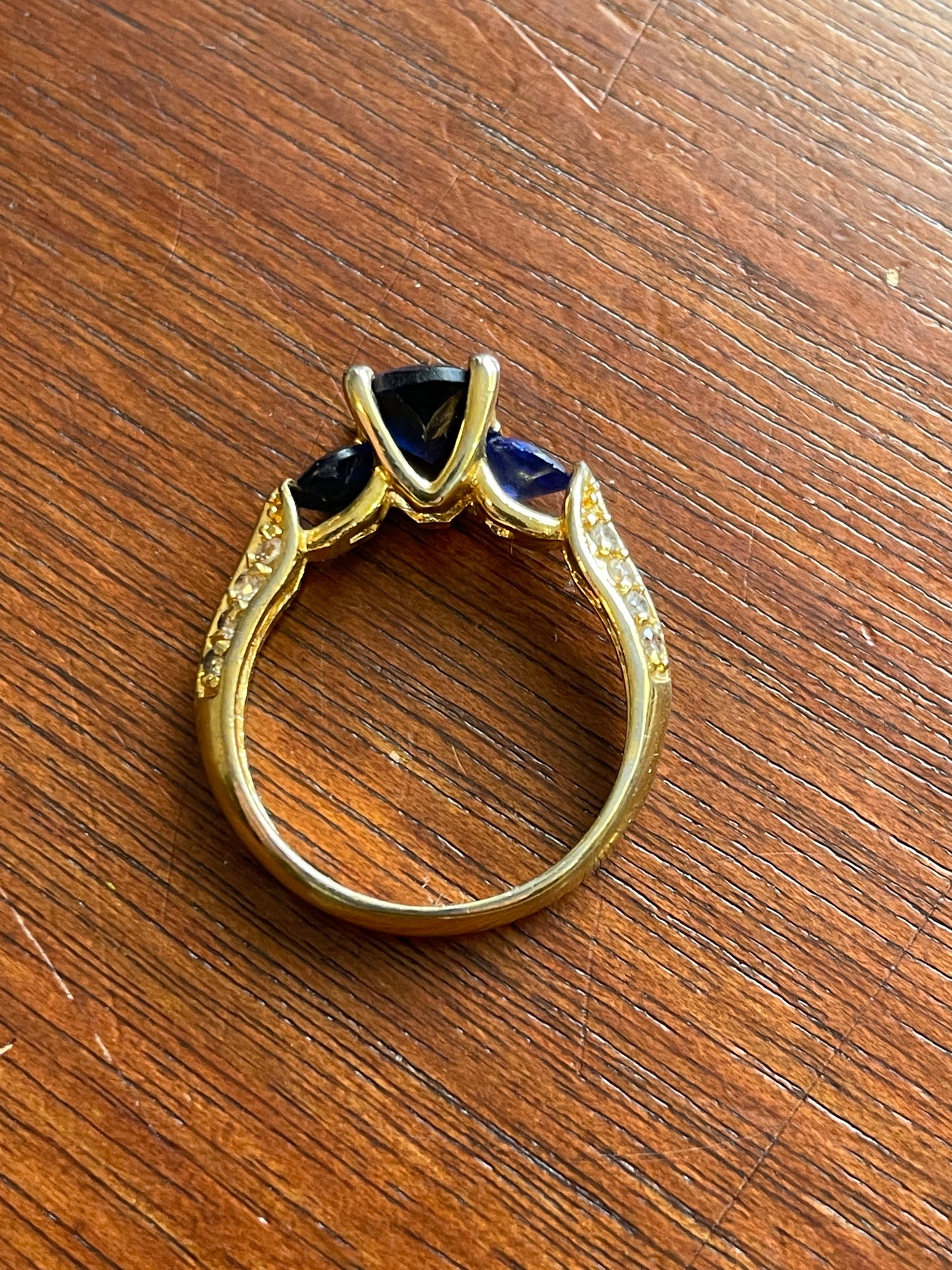 Vintage 14k Yellow Gold Ring Deep Blue Stone Sz 7