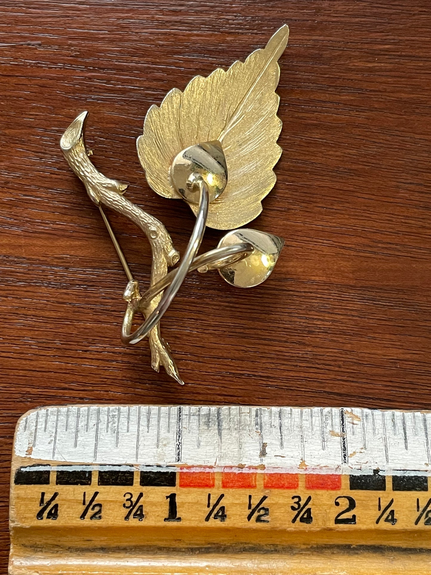 Vintage Gold Tone Large Leaf Brooch Pin