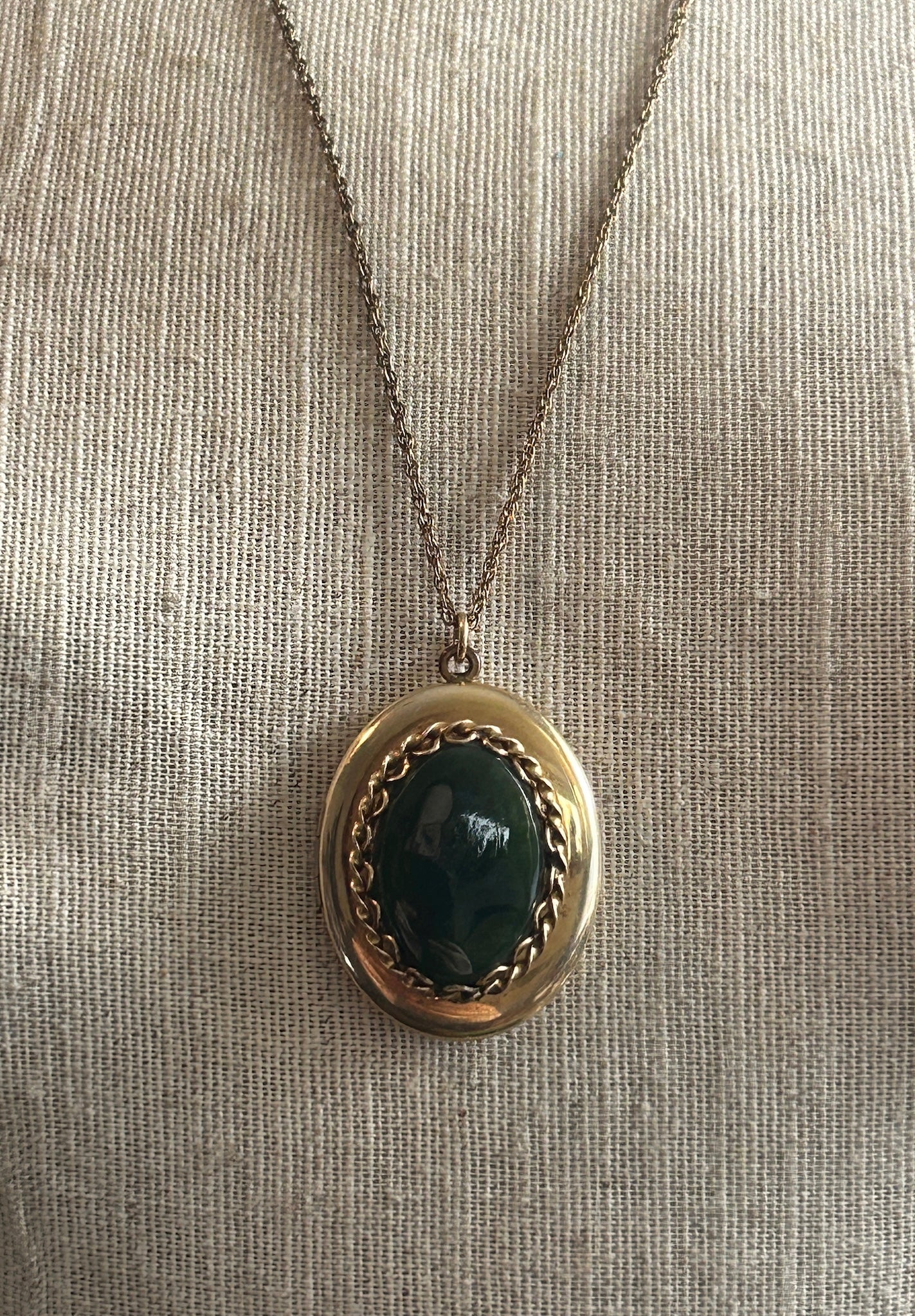 Vintage Large Jade Cabochon 12k Yellow Gold Filled Locket Pendant Necklace Chain