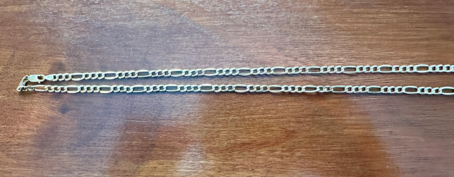 10k Yellow Gold Flat Figaro Chain Necklace 21.5" Long x 4mm * Damaged Link *