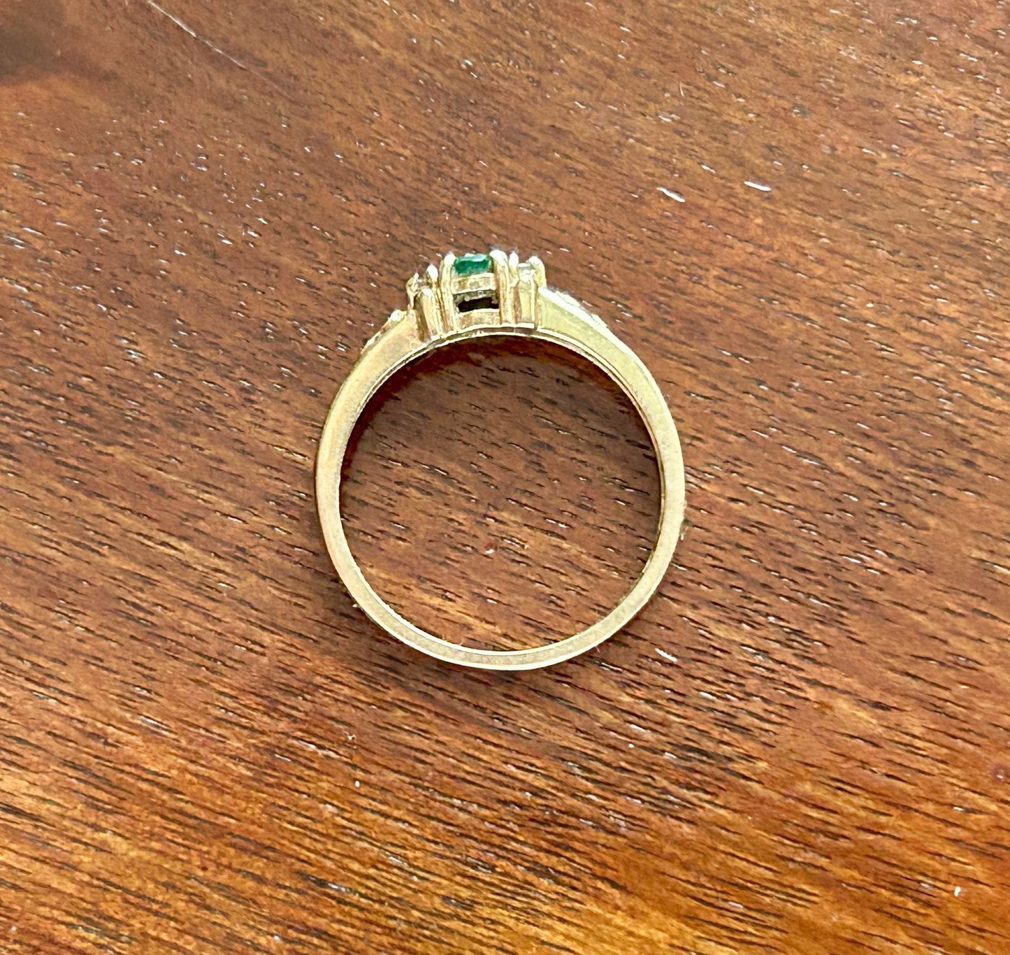 10k Yellow Gold Emerald Diamond Accent Scroll Work Ring Sz 5.75