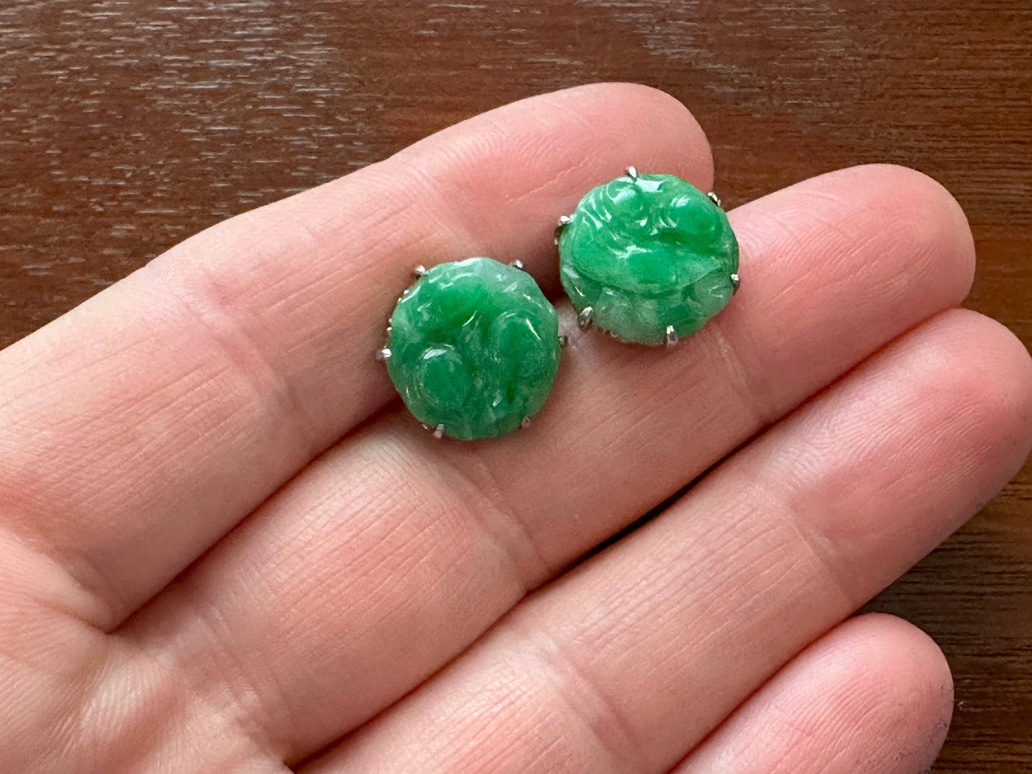 Antique Vintage 9ct White Gold Carved Jade Stud Earrings DAMAGED