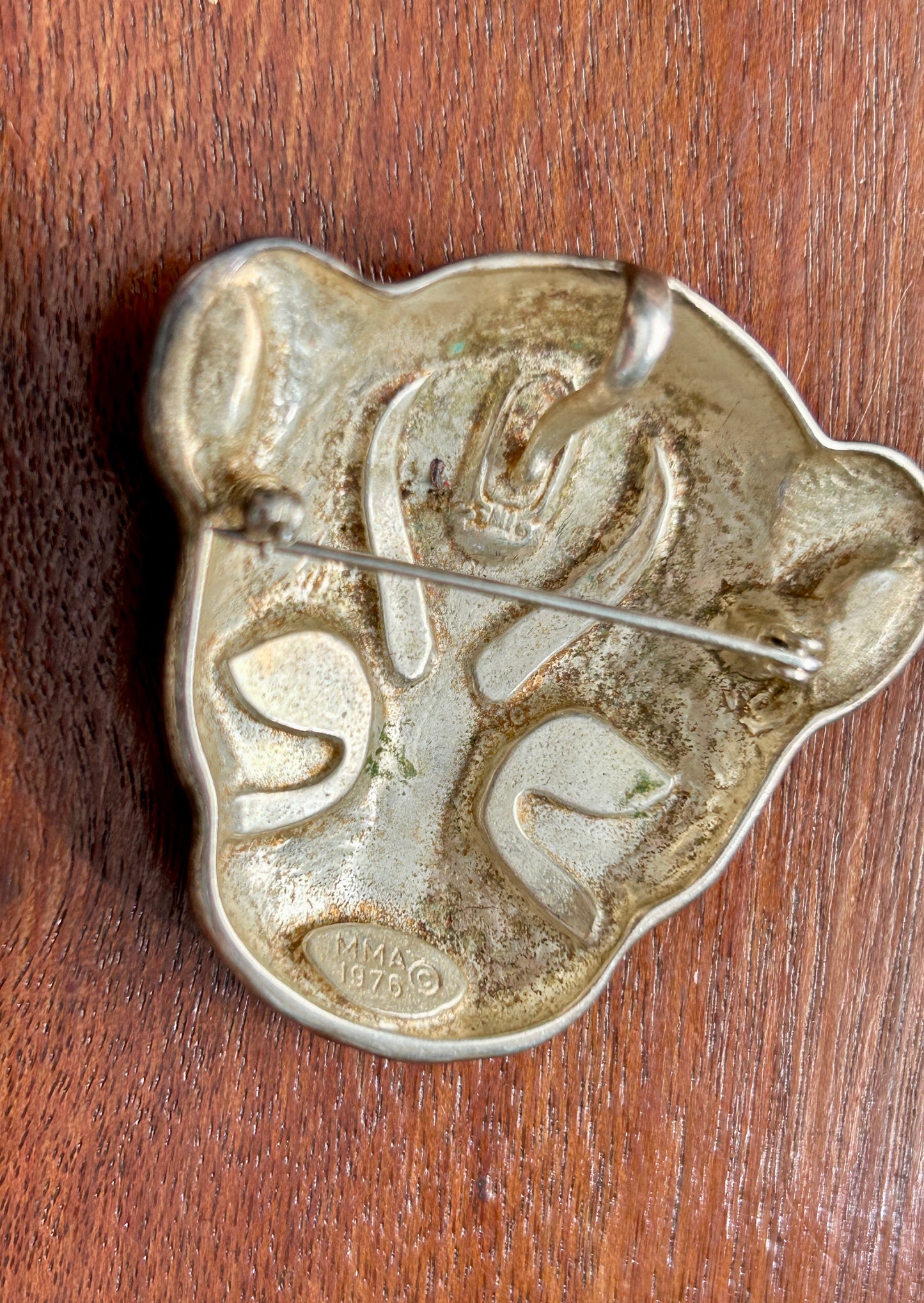 1976 MMA Metropolitan Musuem of Art King Tut Silver Gold Tone Large Brooch Pin
