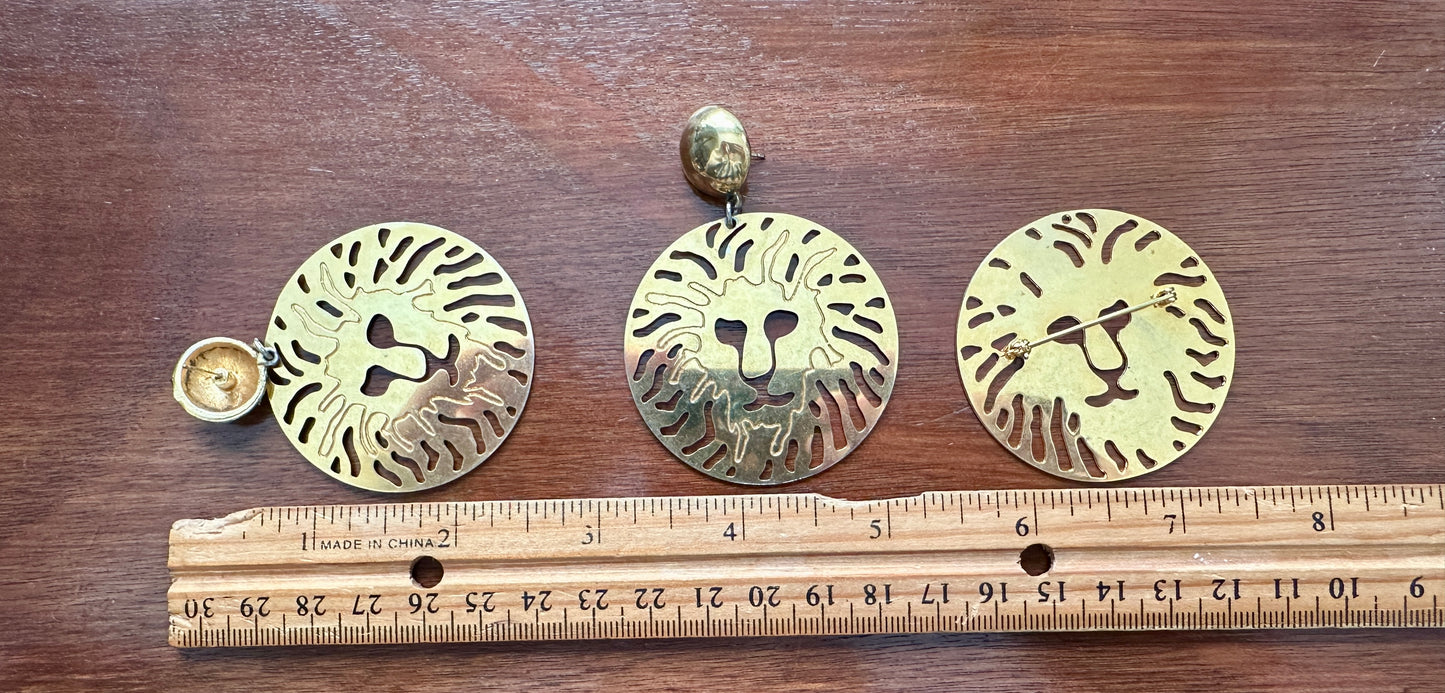 Vintage Gold Tone Lion Cut Out Jewelry Set Round Brooch Dangly Large Earrings