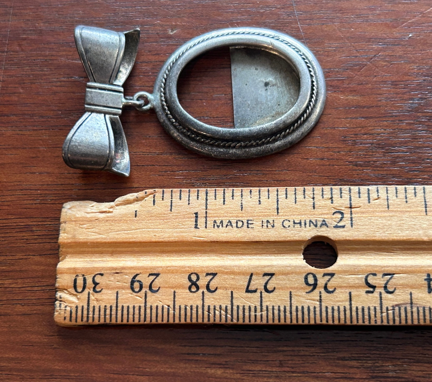 Vintage Sterling Silver 925 Bow Oval Shaped Picture Frame Brooch Pin Dangly