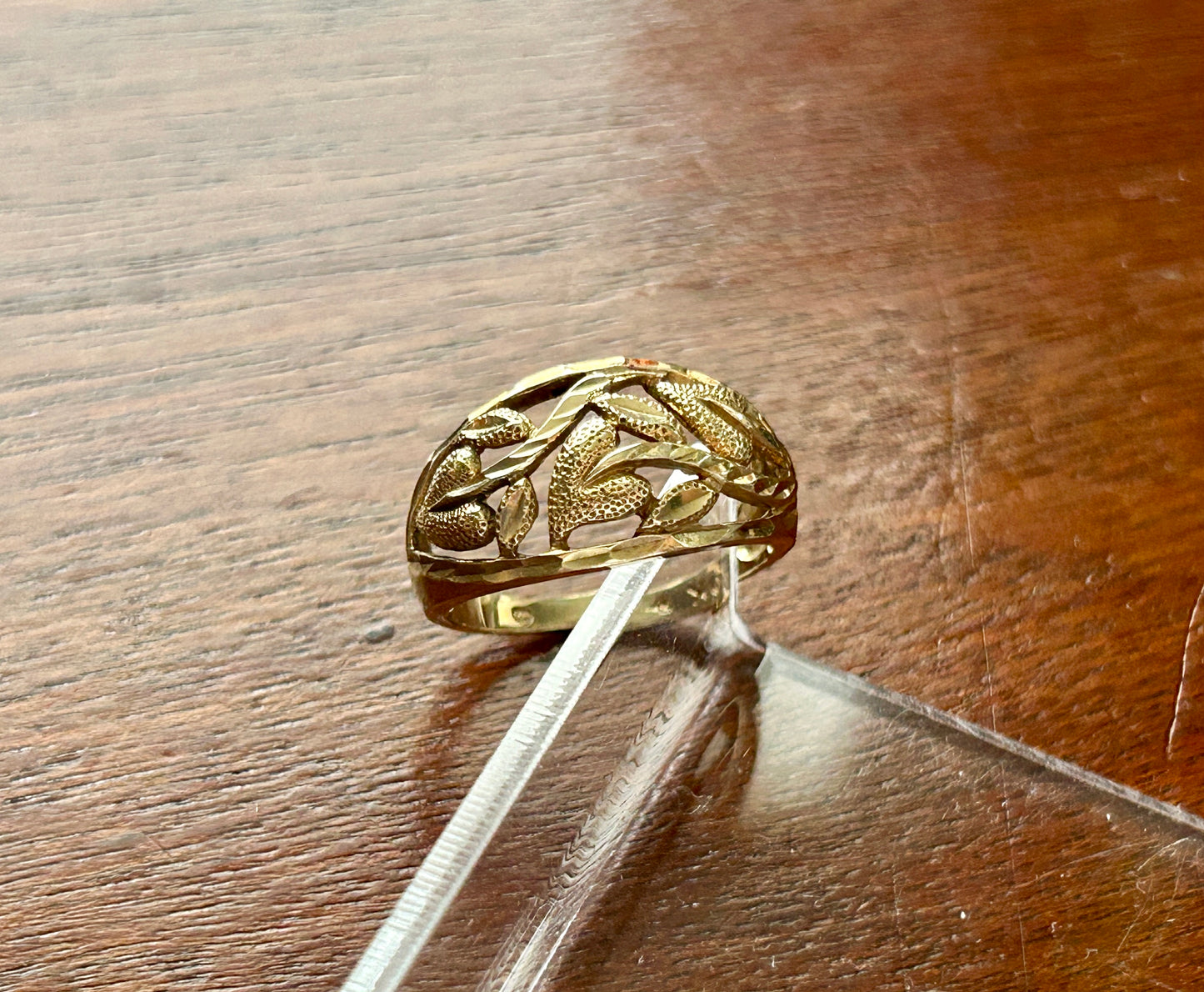 10k Yellow Gold Open Work Floral Motif Cocktail Ring Band Sz 7