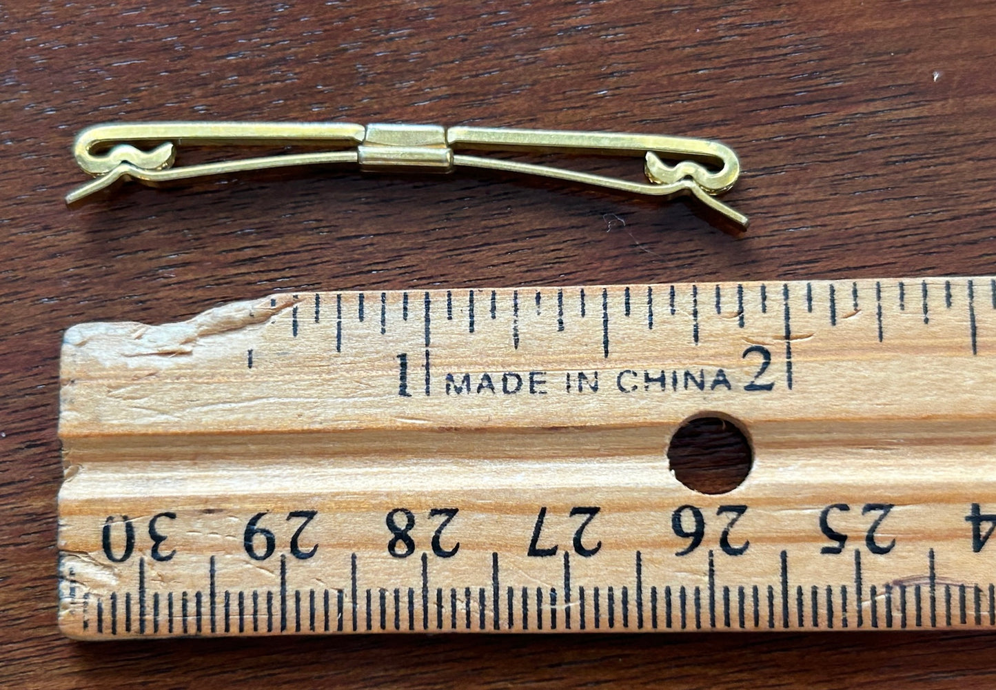 Vintage Simmons Mens Gold Tone Patterened Collar Clip w Pat Date