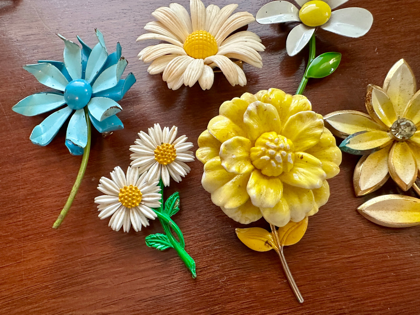 Vintage LARGE Enamel Plastic Hippy Bright Colors Flower Brooch Pin Lot Daisy