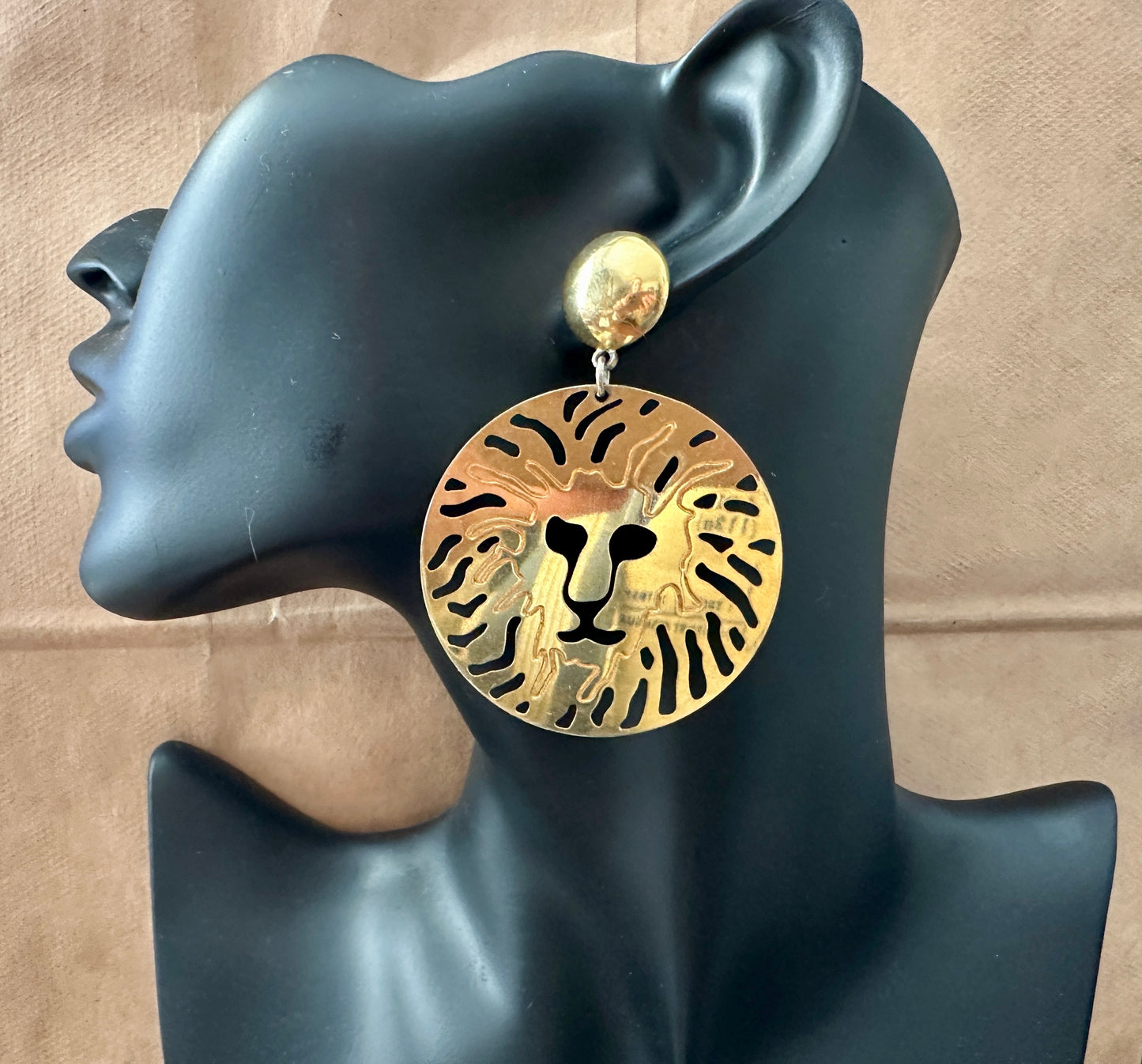 Vintage Gold Tone Lion Cut Out Jewelry Set Round Brooch Dangly Large Earrings