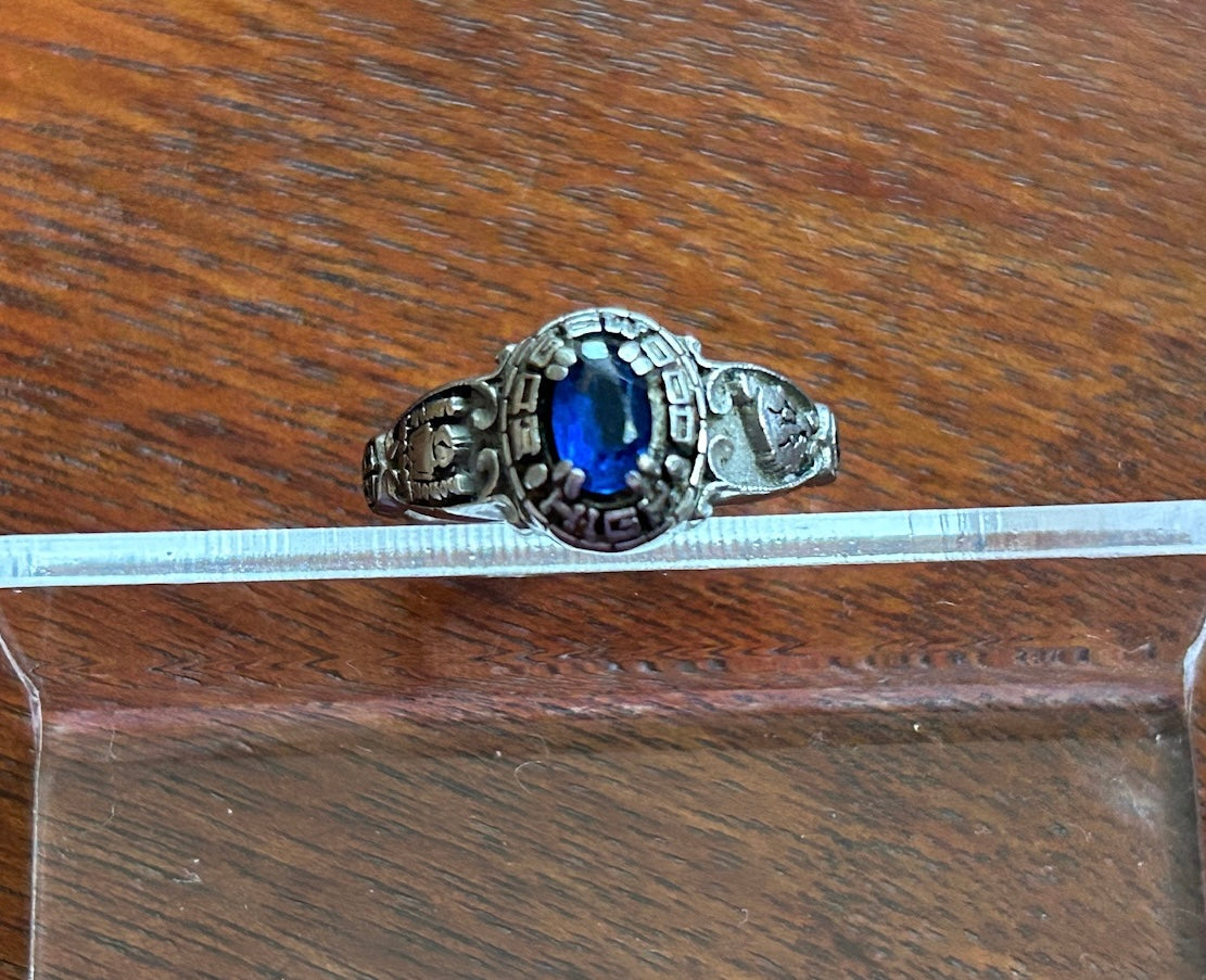 1982 R John Valadium Womans Class Ring Sz 6 Blue Stone