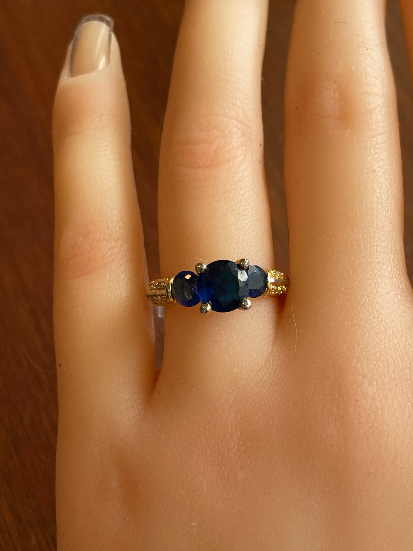 Vintage 14k Yellow Gold Ring Deep Blue Stone Sz 7