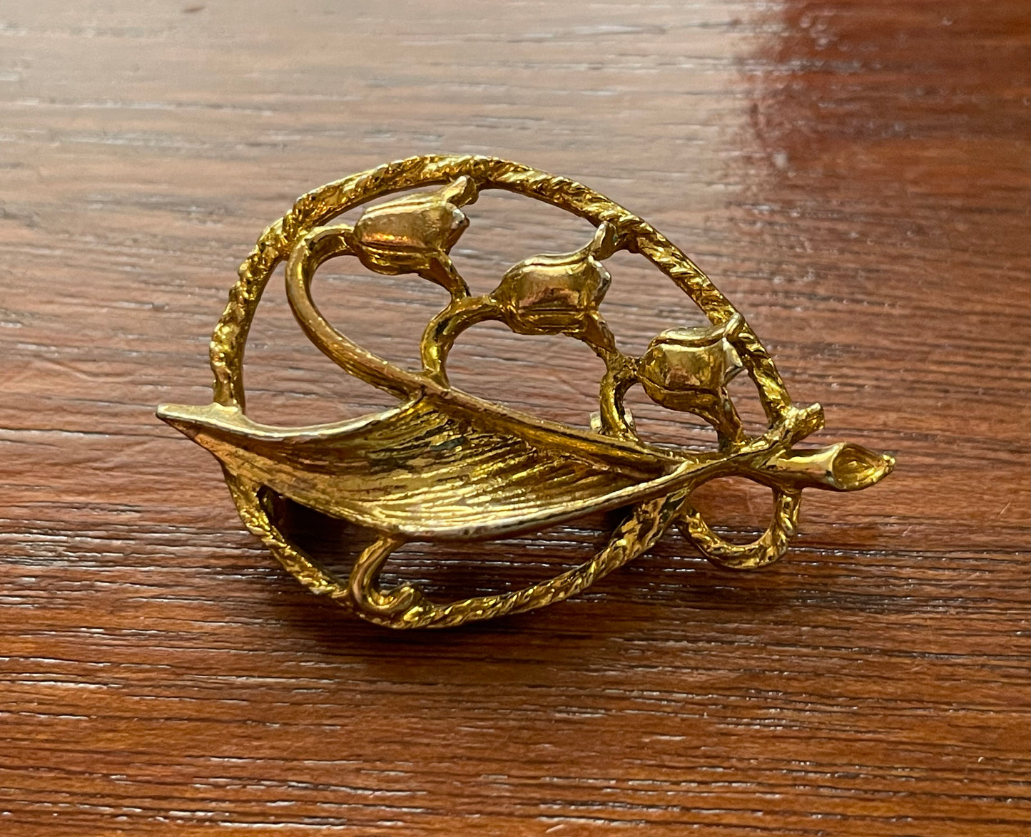 Vintage Gold Tone Leaf Brooch Pin