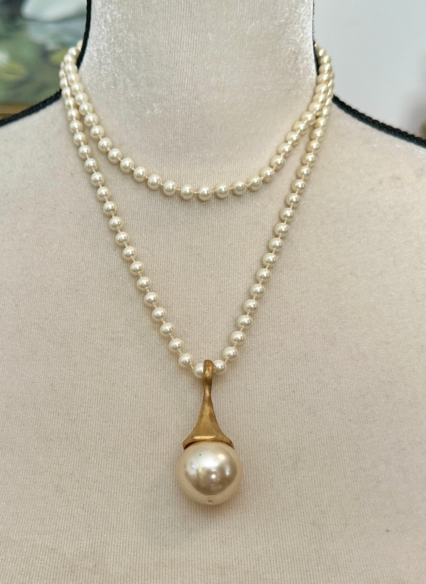 Express Vintage Style Faux Pearl Pendant Necklace Drop Earrings Gold Tone Set