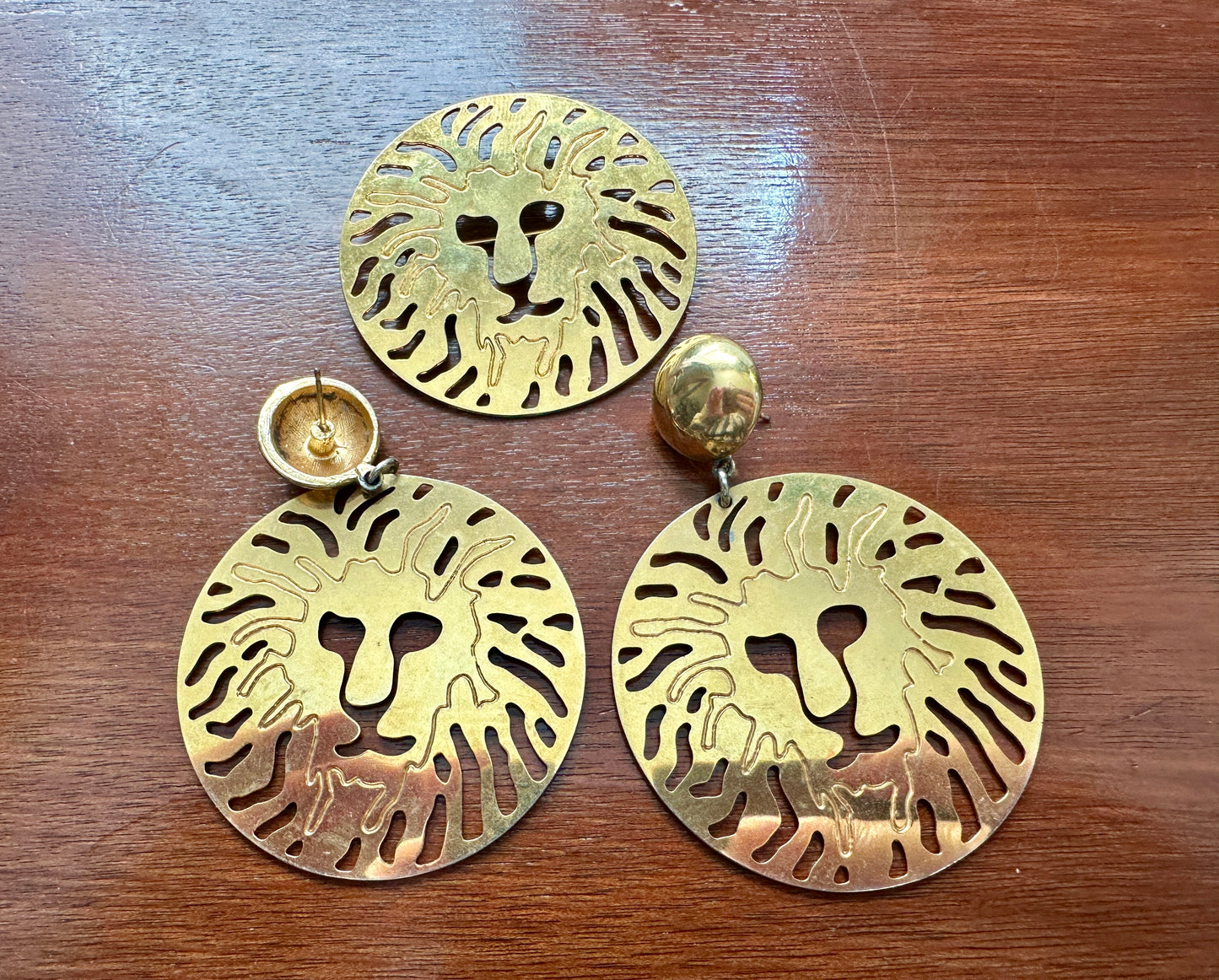 Vintage Gold Tone Lion Cut Out Jewelry Set Round Brooch Dangly Large Earrings