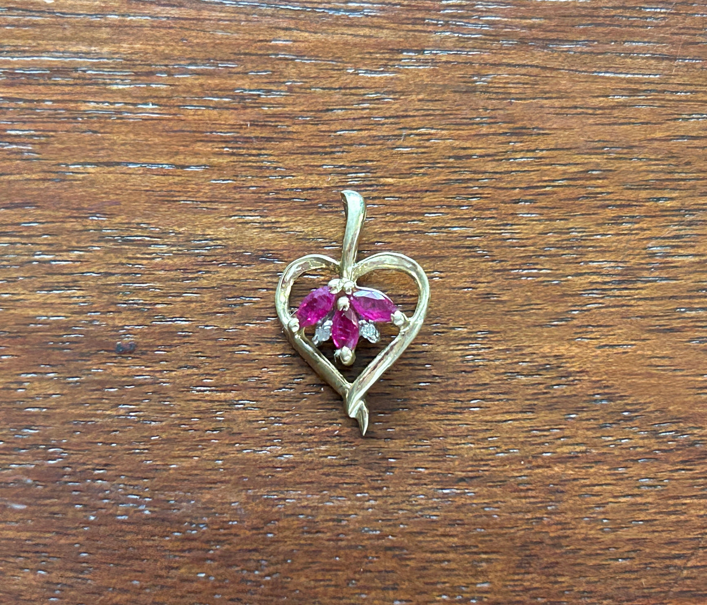 10k Yellow Gold Heart Simulated Gemstones Necklace Pendant