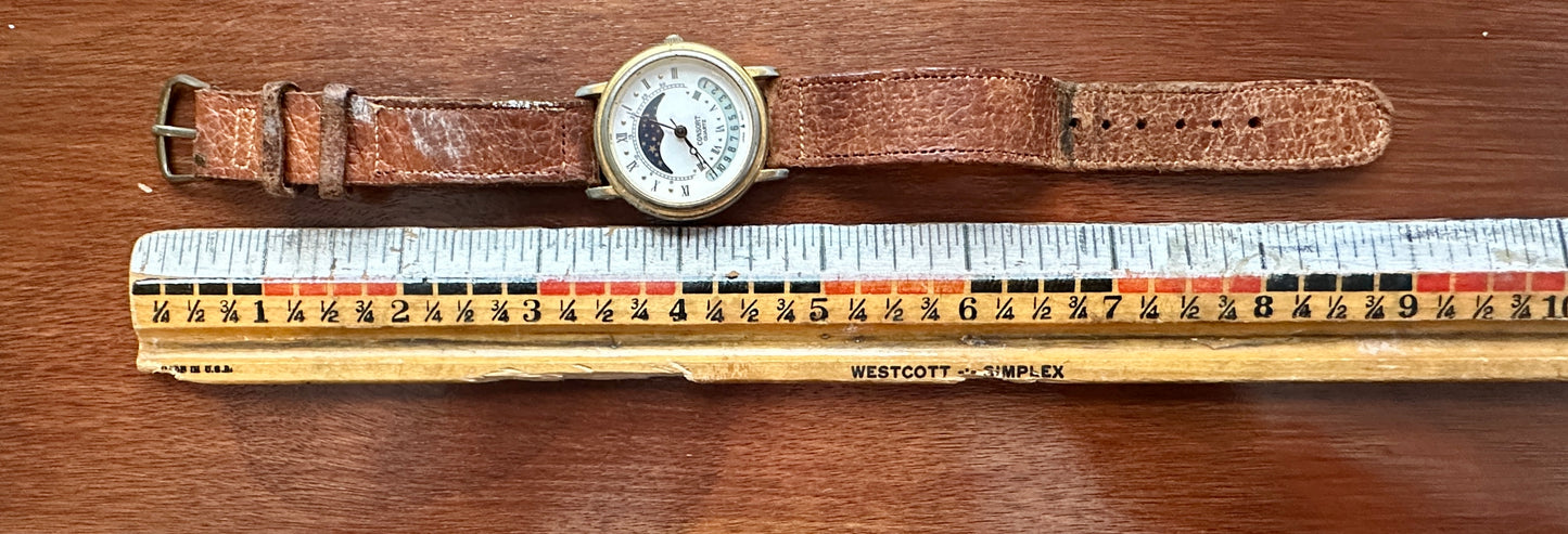 Vintage Consort Quartz Gold Tone Moon Phase Day Date Watch Wristwatch