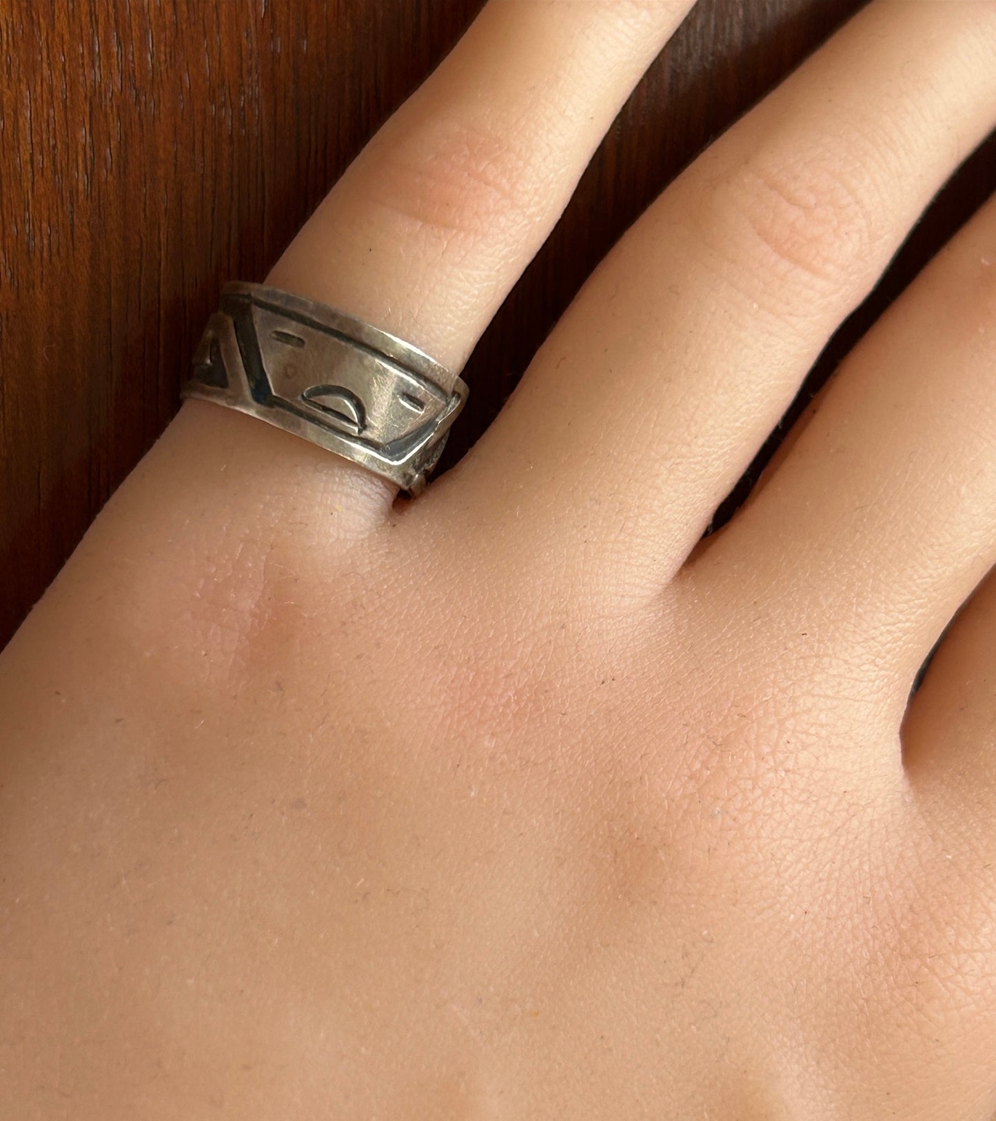 Vintage Sterling Silver 925 Wide Band Ring Face Design Sz 6
