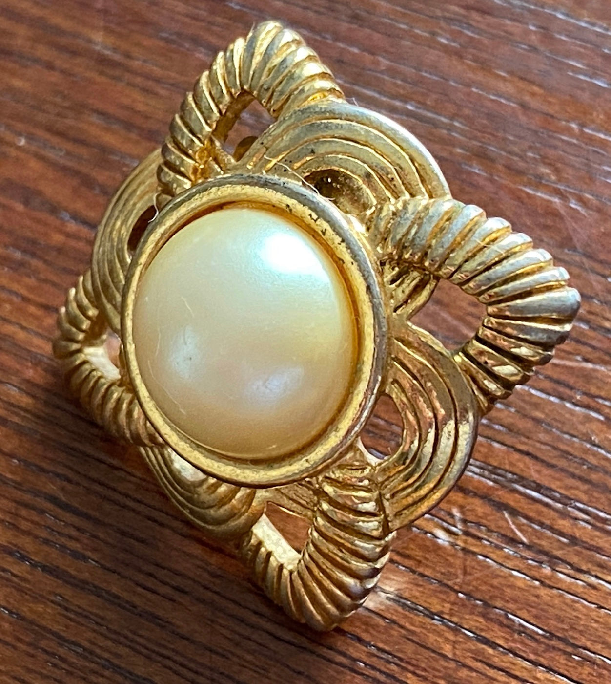 Vintage Gold Tone Faux Pearl Cabochon Jewelry Set Brooch Earrings Pierced