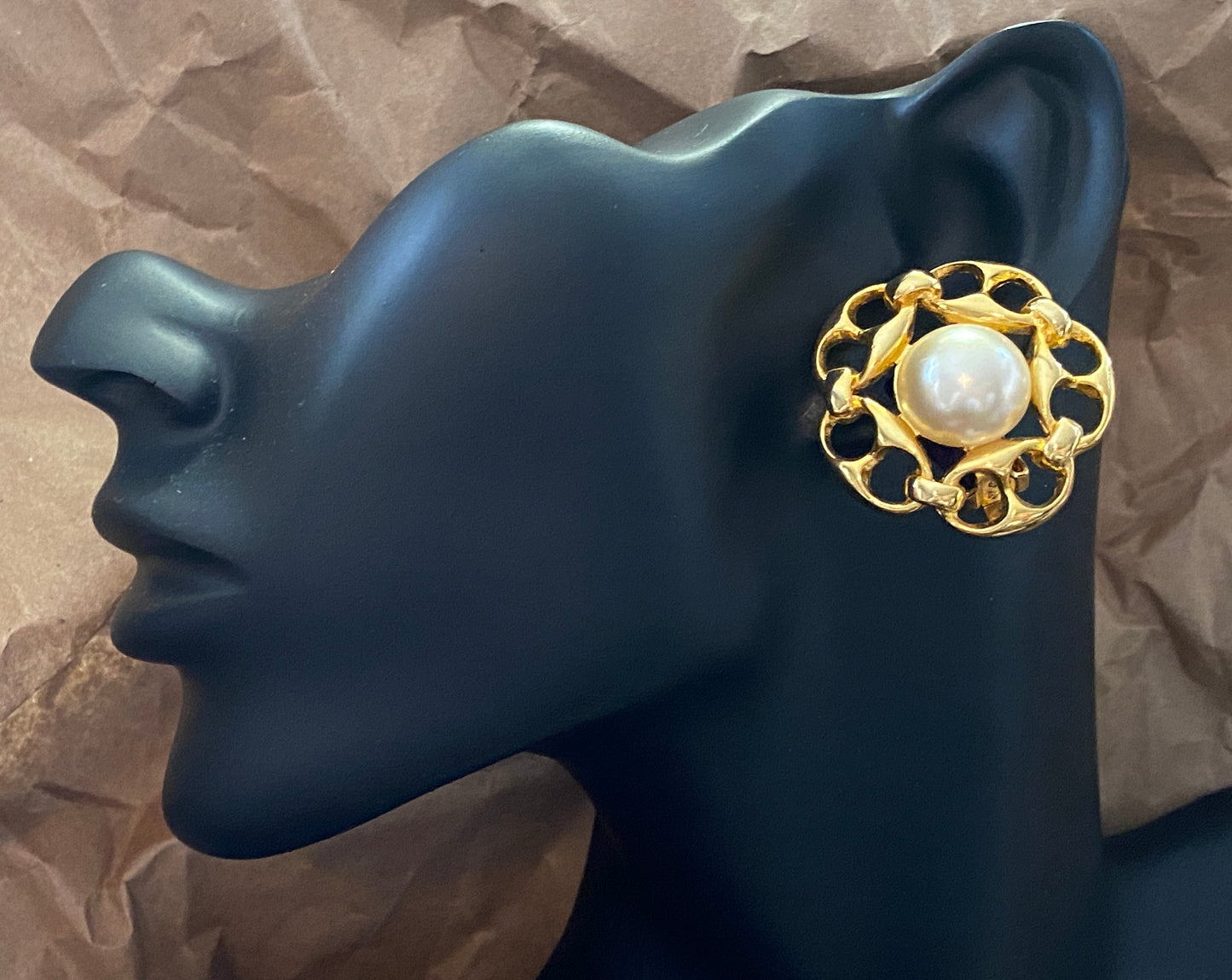 Vintage 80's PAOLO GUCCI Pearl Cabochon Gold Tone Clip on Earrings