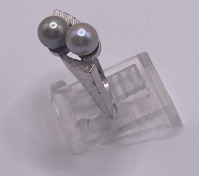 Vintage Silver Textured Faux Pearl Gray White Ring Sz 7.5