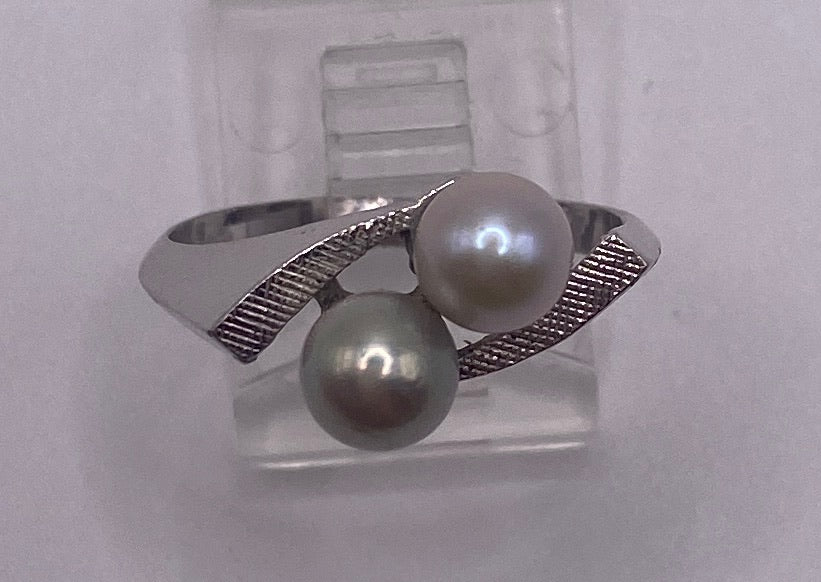 Vintage Silver Textured Faux Pearl Gray White Ring Sz 7.5