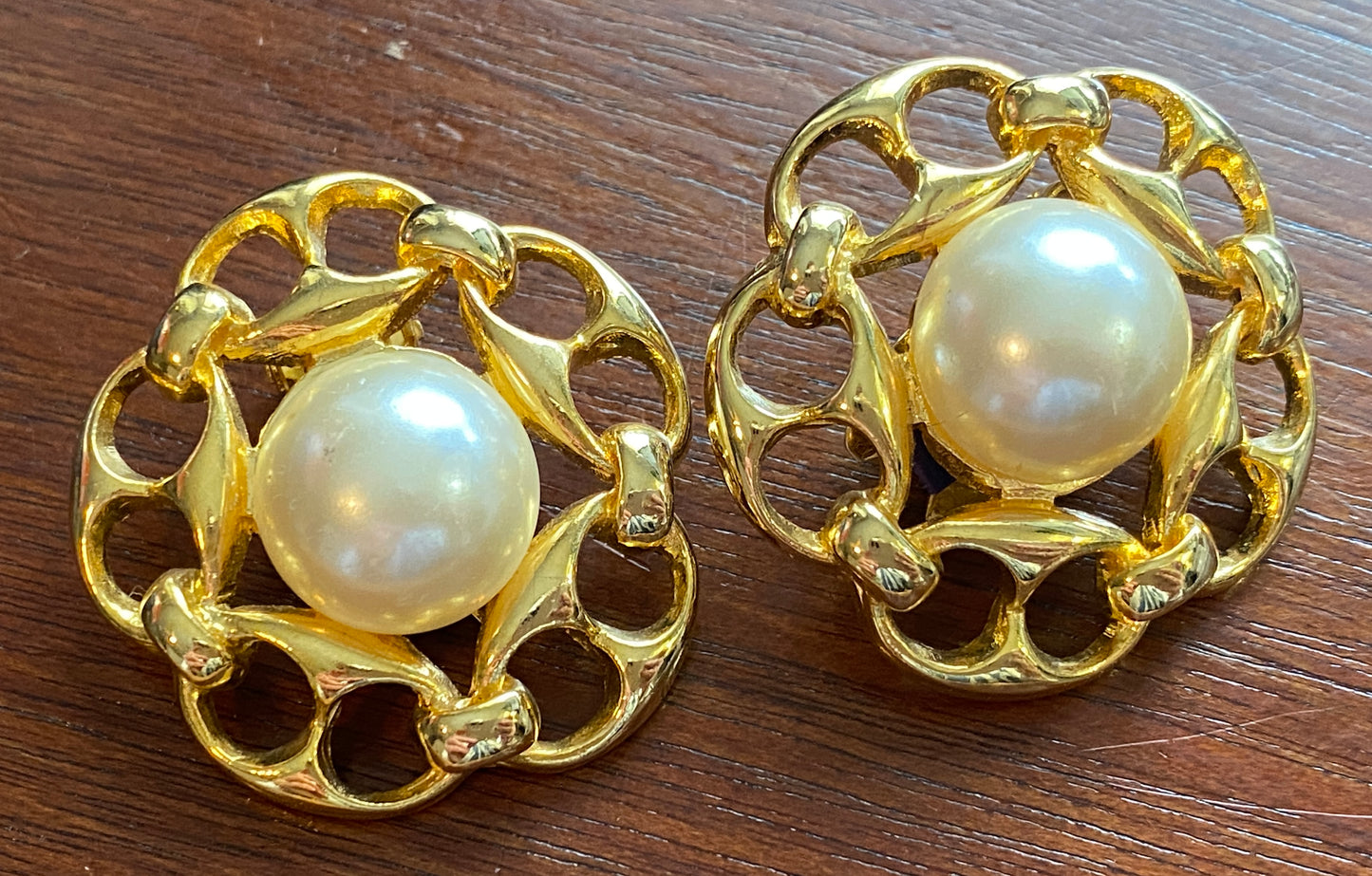 Vintage 80's PAOLO GUCCI Pearl Cabochon Gold Tone Clip on Earrings