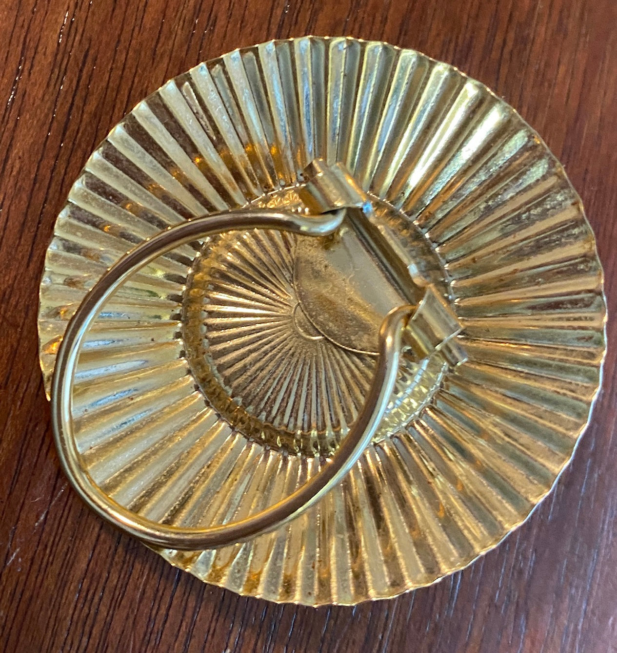 Vintage Gold Tone Round Plastic Red Cabochon Scarf Clip