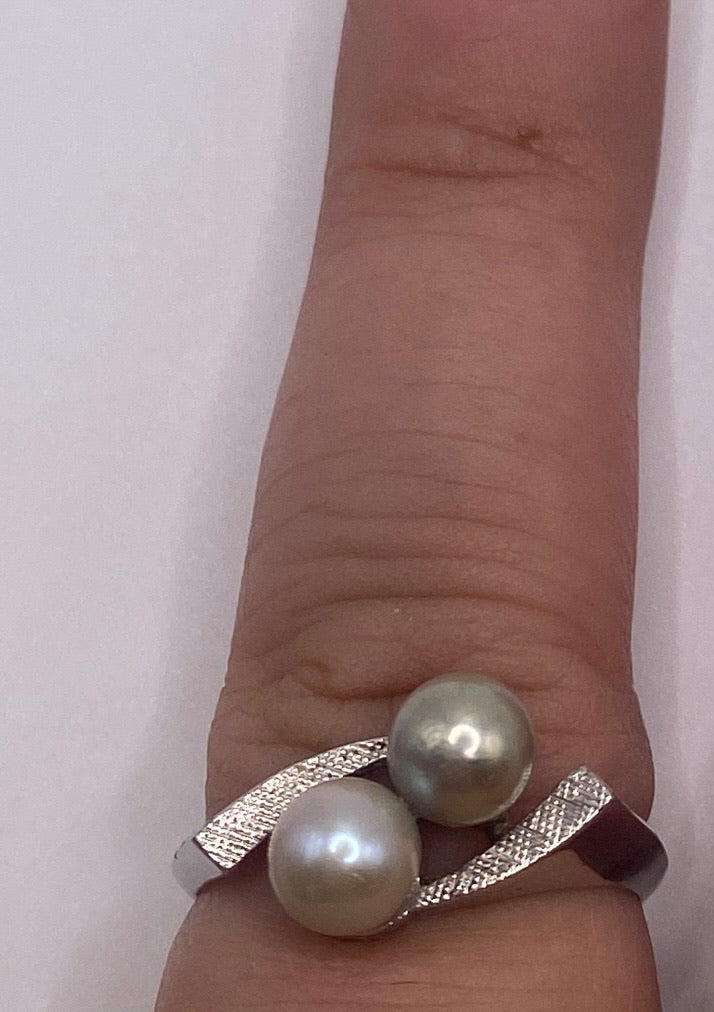 Vintage Silver Textured Faux Pearl Gray White Ring Sz 7.5