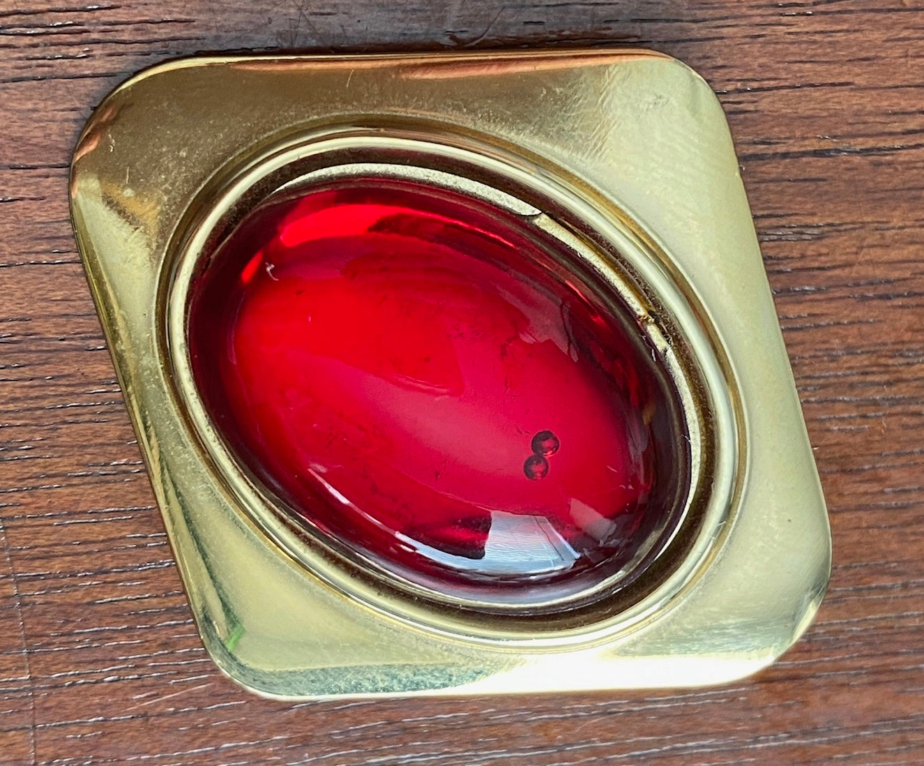 Vintage Gold Tone Diamond Shaped Red Plastic Cabochon Scarf Clip