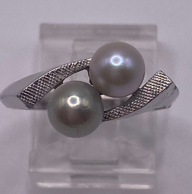 Vintage Silver Textured Faux Pearl Gray White Ring Sz 7.5