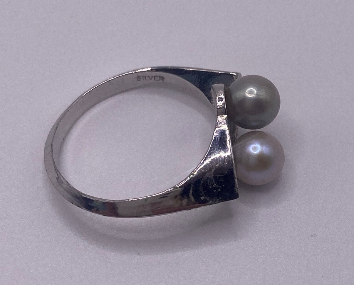 Vintage Silver Textured Faux Pearl Gray White Ring Sz 7.5