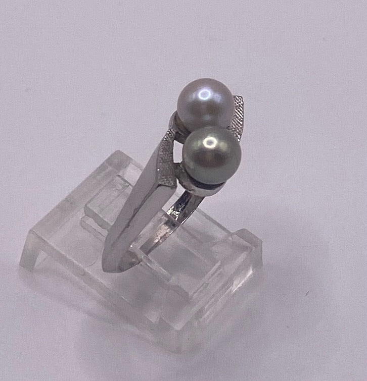 Vintage Silver Textured Faux Pearl Gray White Ring Sz 7.5
