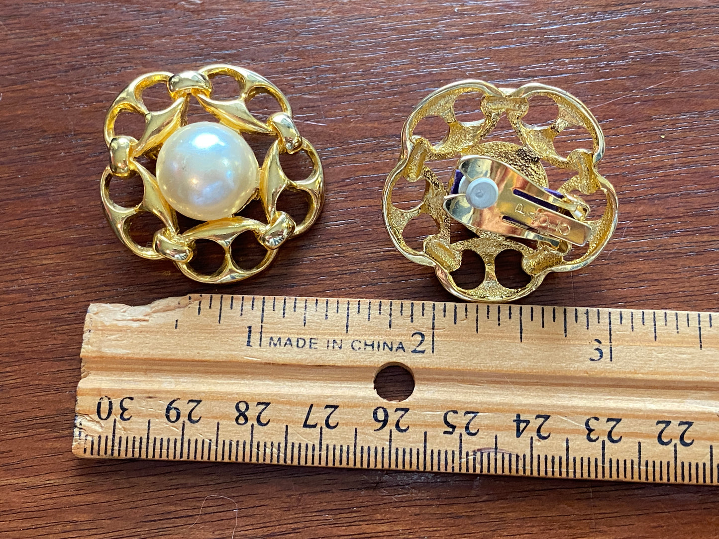 Vintage 80's PAOLO GUCCI Pearl Cabochon Gold Tone Clip on Earrings