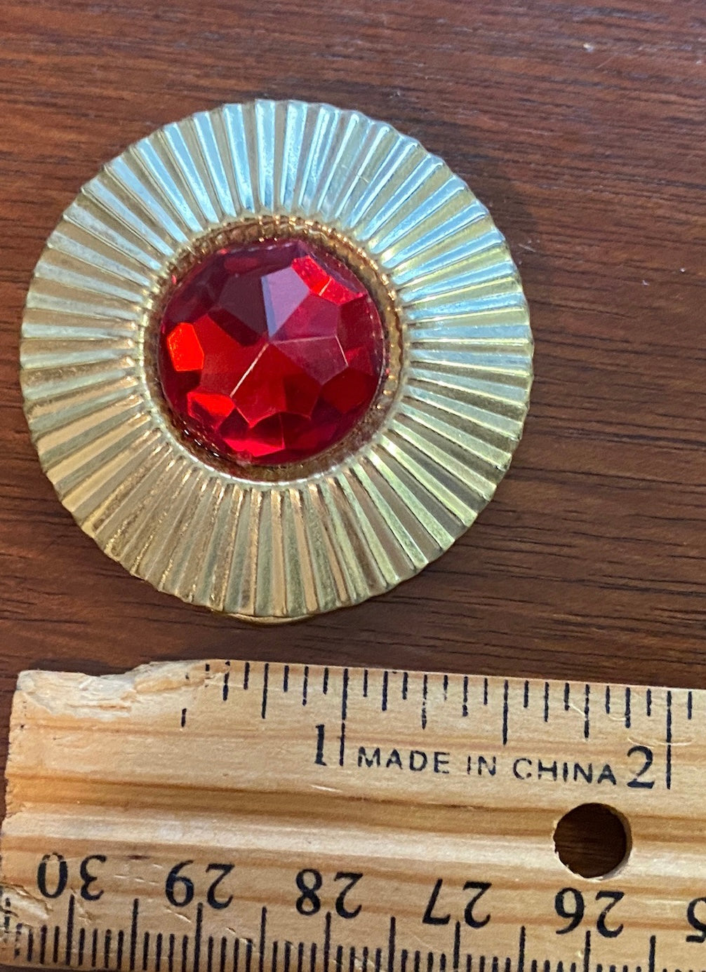 Vintage Gold Tone Round Plastic Red Cabochon Scarf Clip