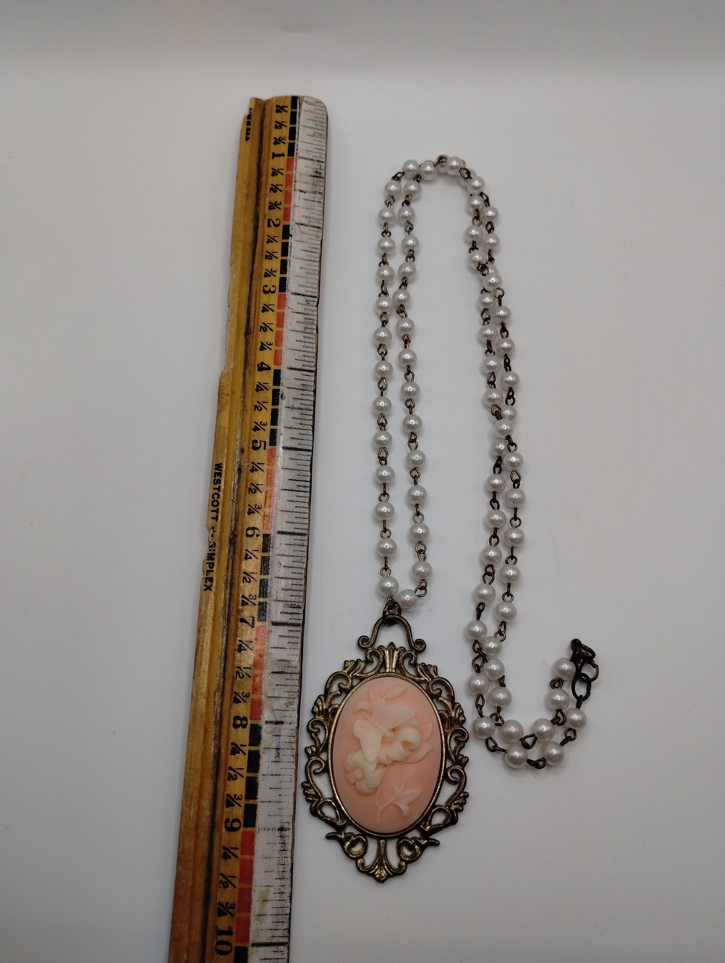 Victorian Style Faux Pearl Chain Floral Cameo Pendant Necklace
