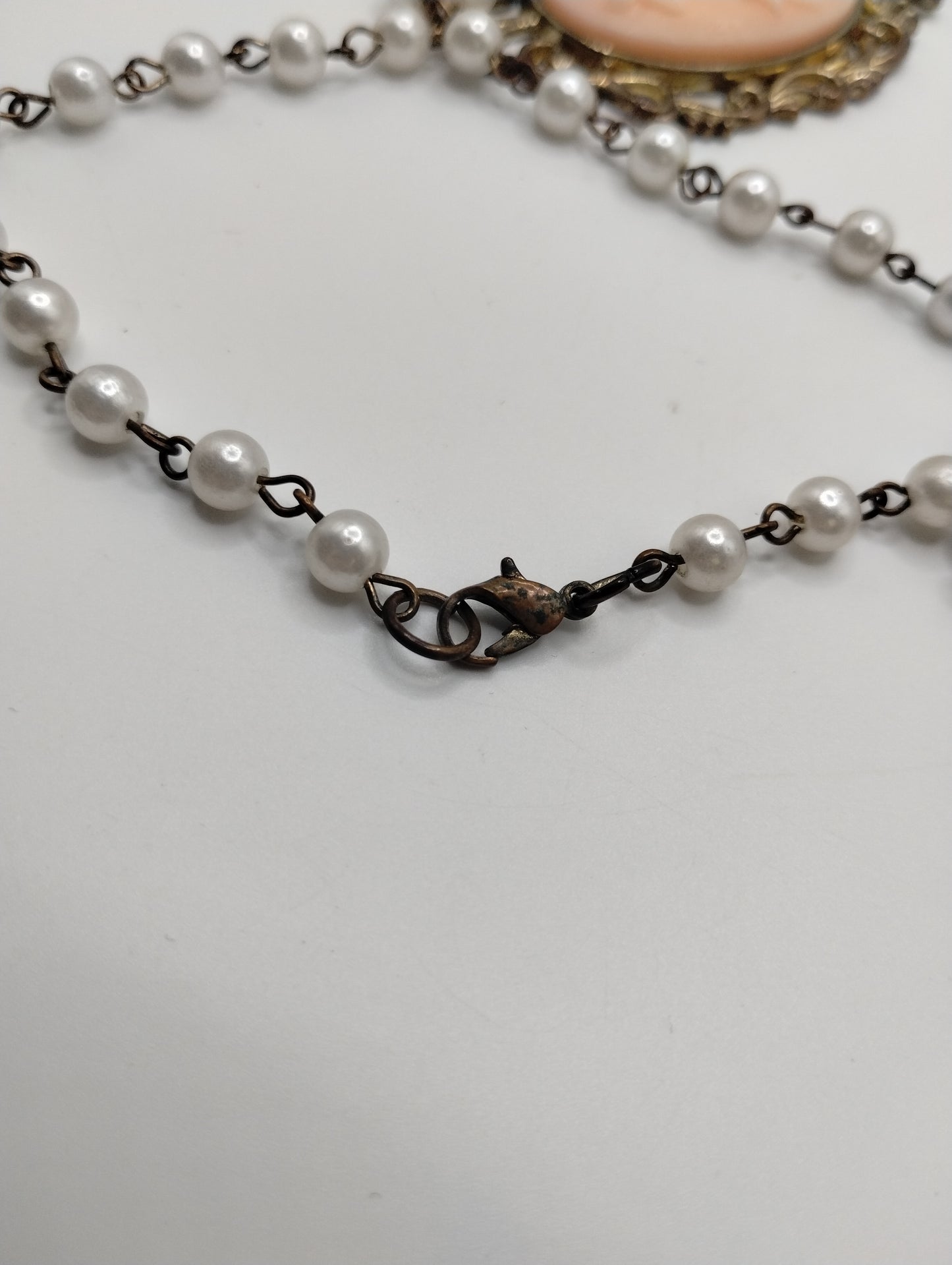Victorian Style Faux Pearl Chain Floral Cameo Pendant Necklace